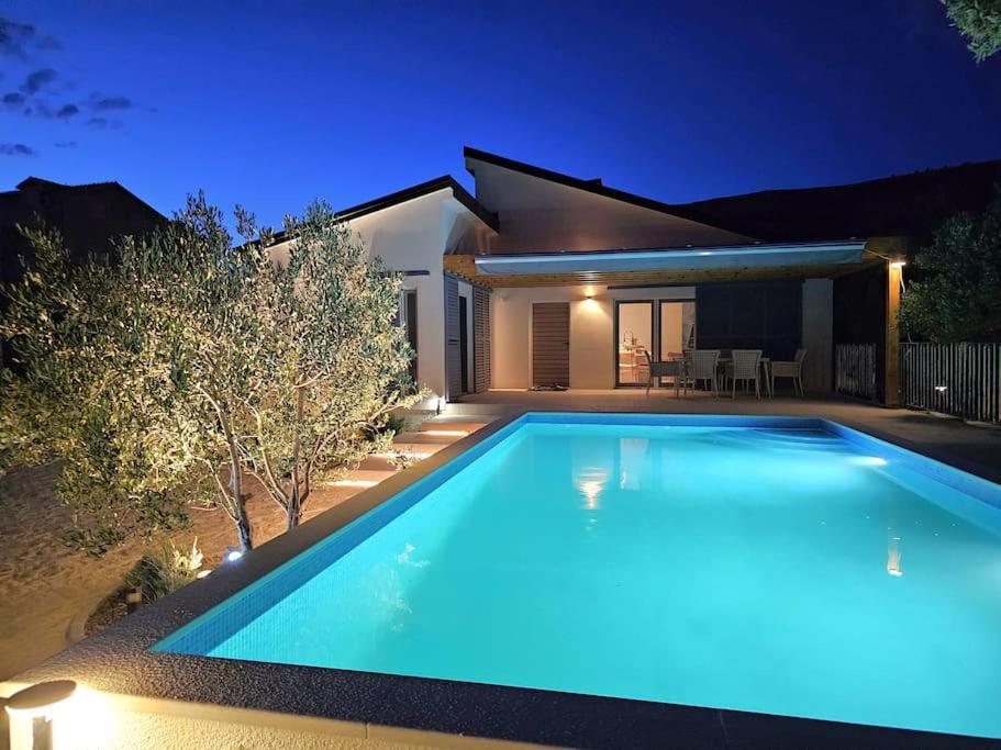 Three-Bedroom Villa photo 1