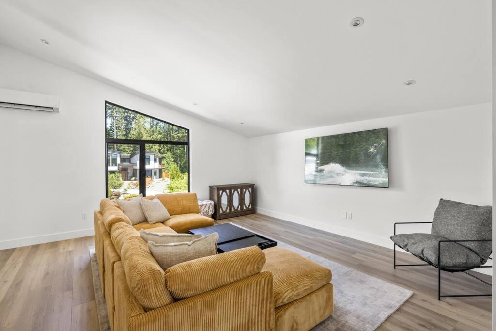 Three-Bedroom House photo 1