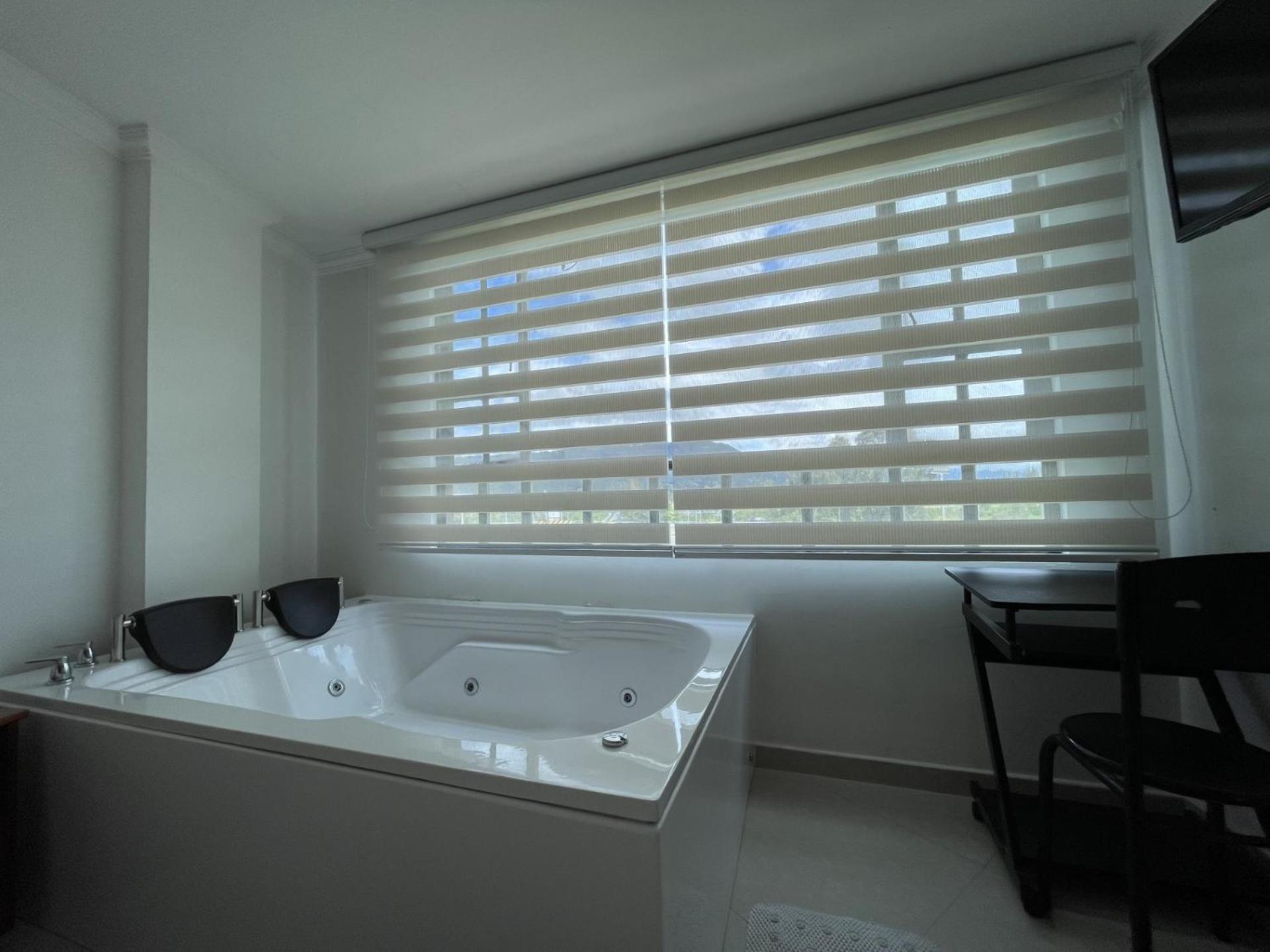 Suite with Spa Bath photo 1