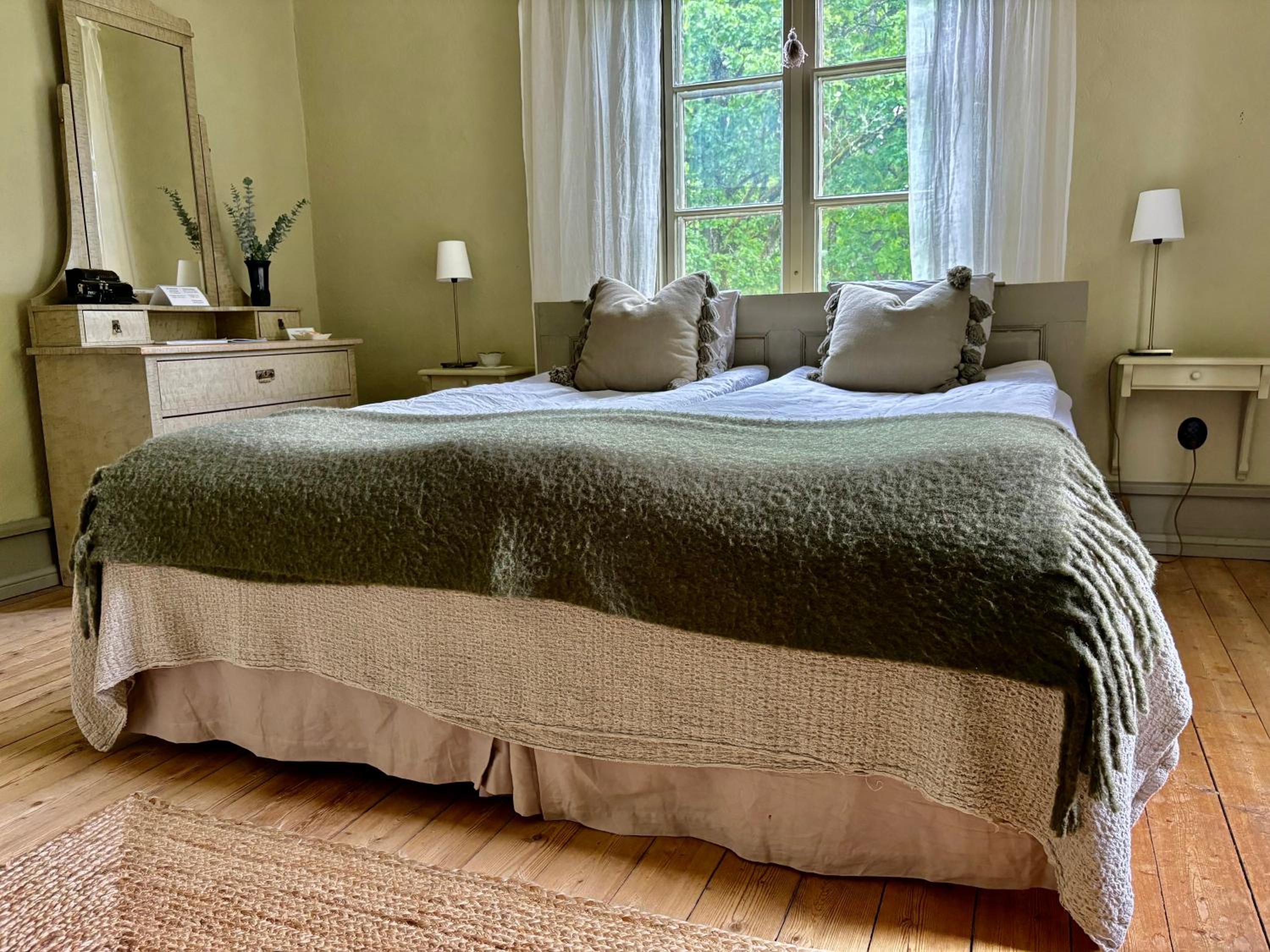 Twin Room with Shared Bathroom