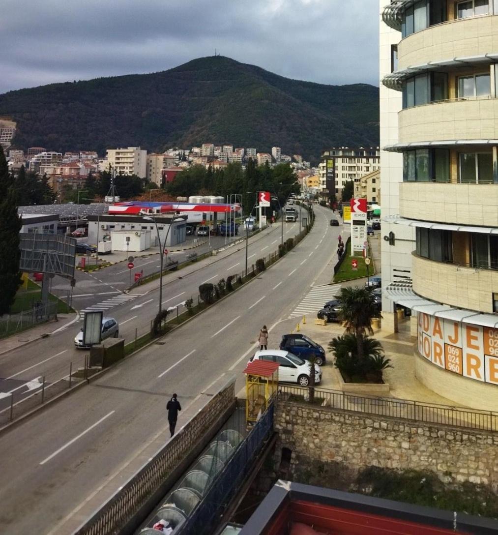 Apartment with City View photo 2