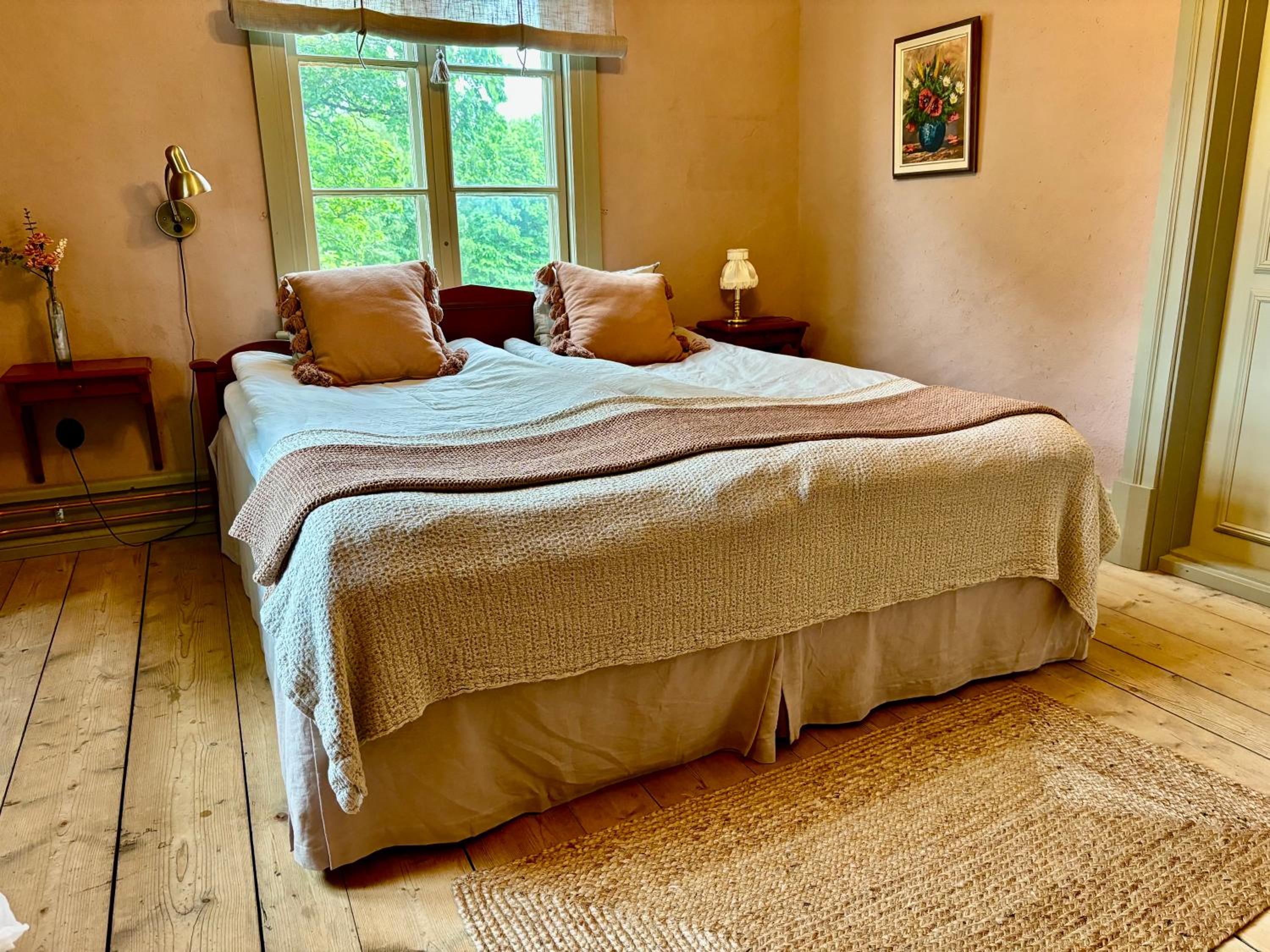 Twin Room with Shared Bathroom