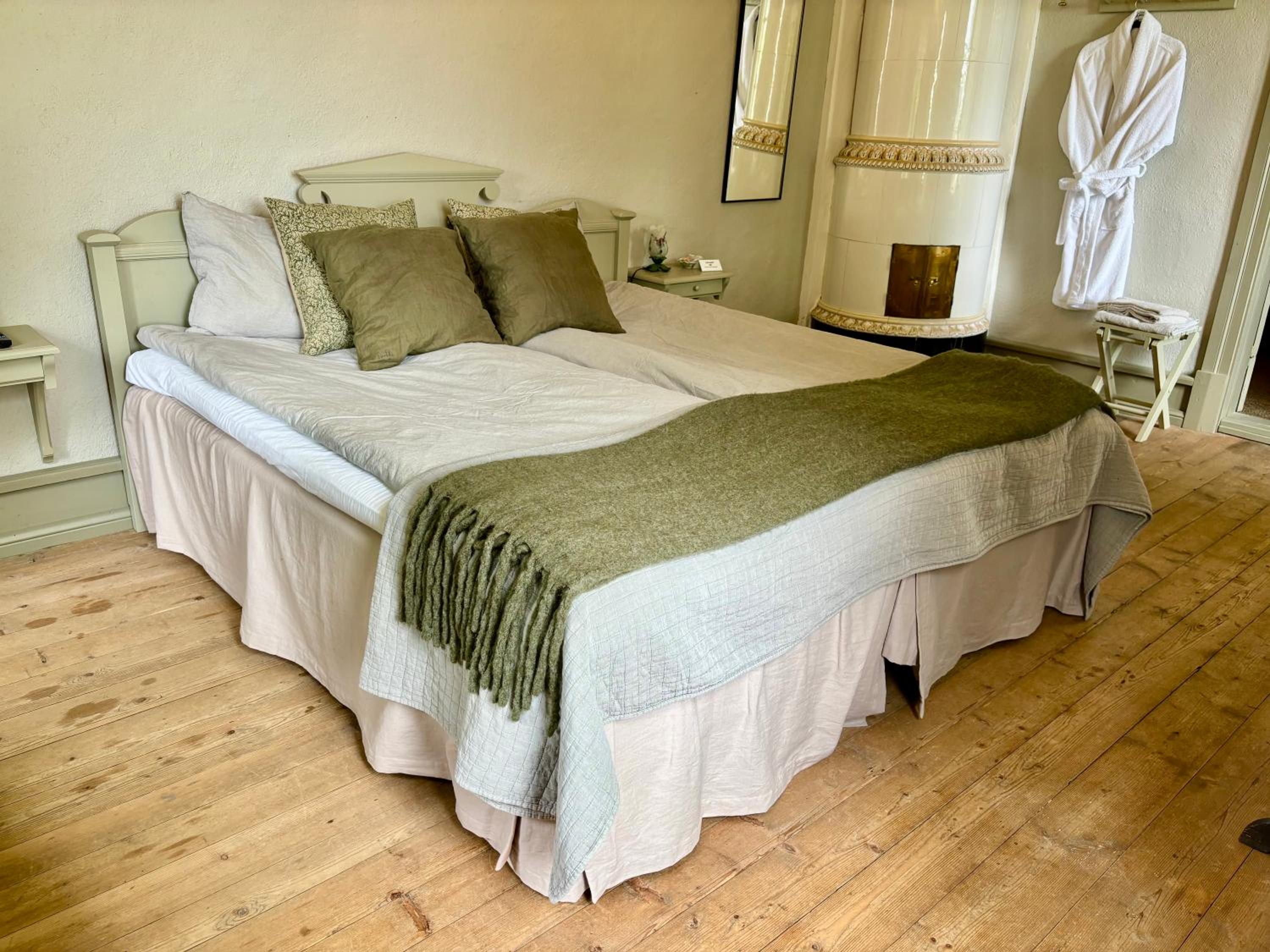 Twin Room with Shared Bathroom