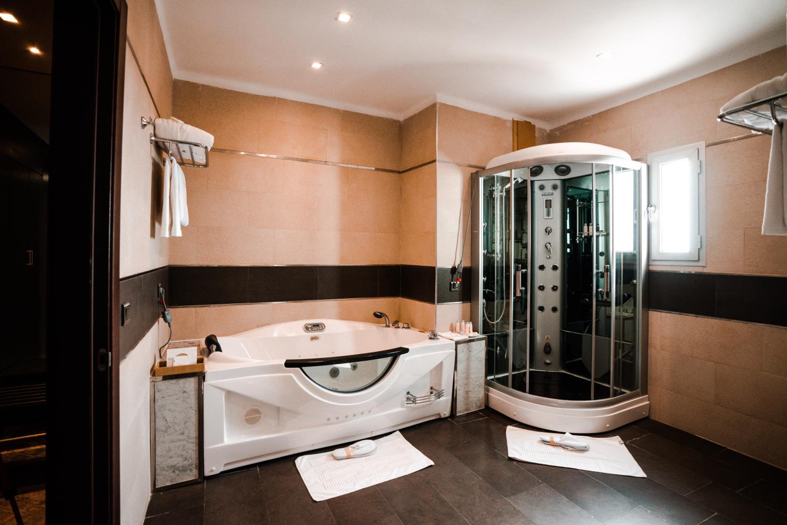 Deluxe Suite with Sea View photo 2