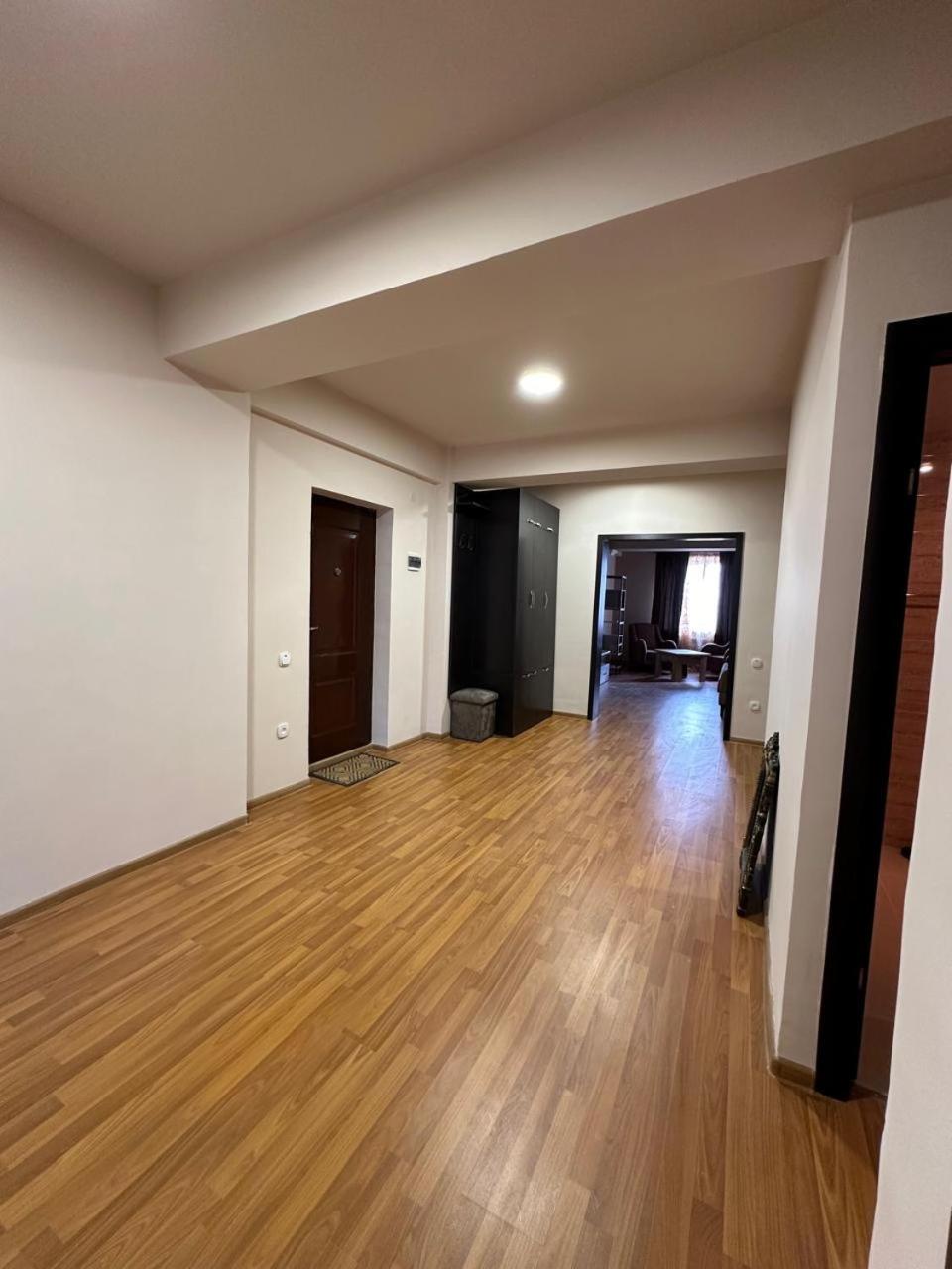Three-Bedroom Apartment With Balcony photo 1