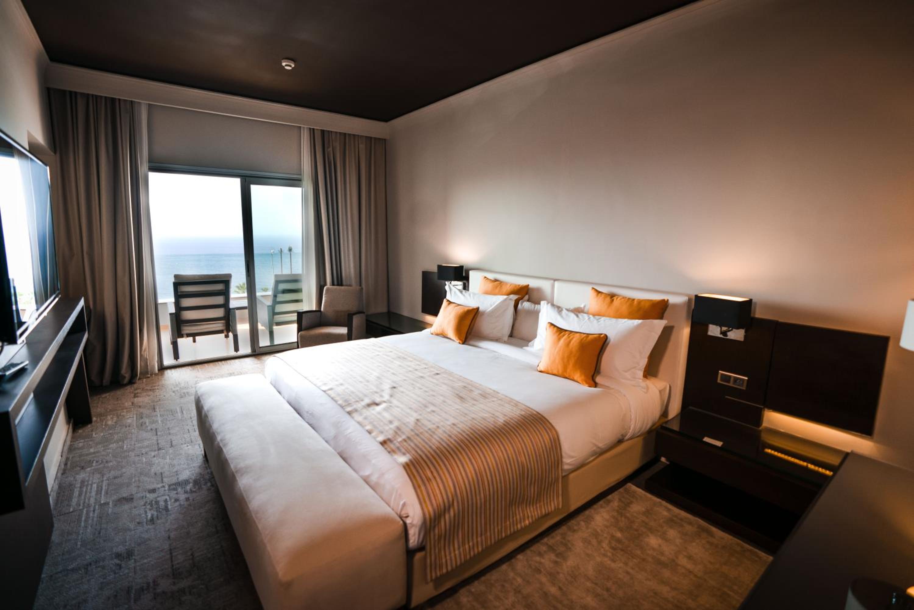 Deluxe Suite with Sea View photo 3