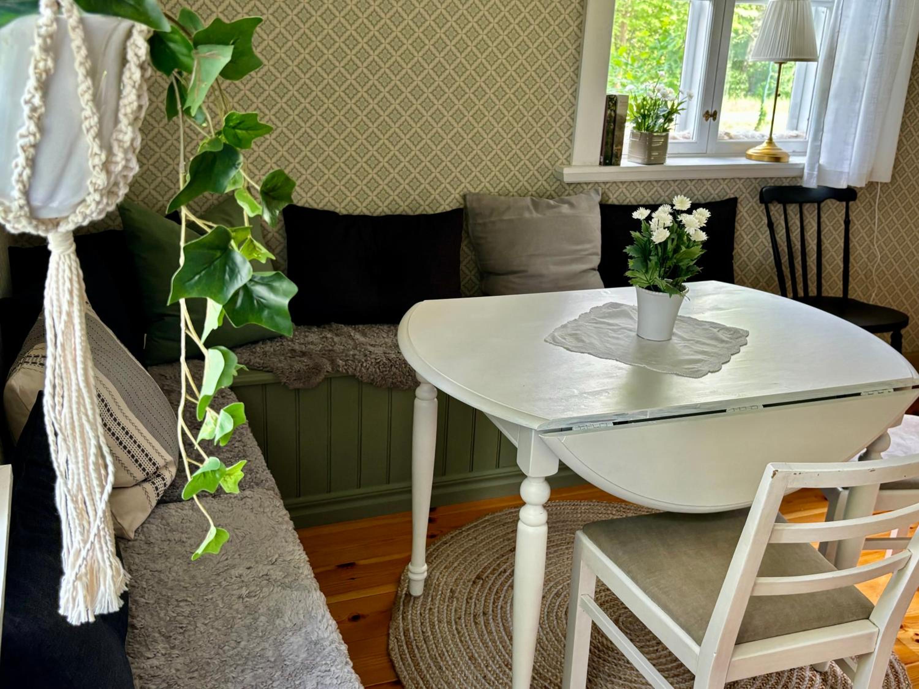 Cottage with Garden View - Photo 9