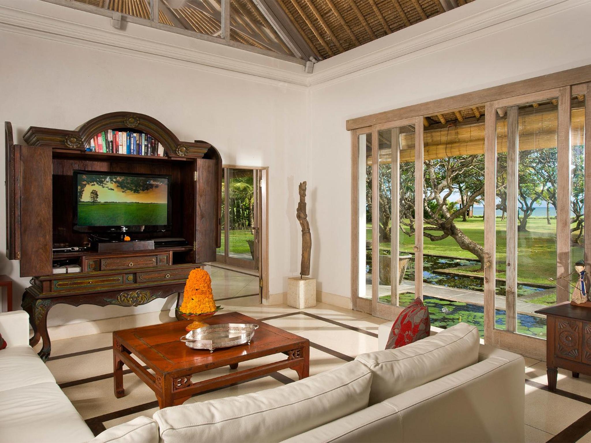 Five-Bedroom Villa with Private Pool photo 1