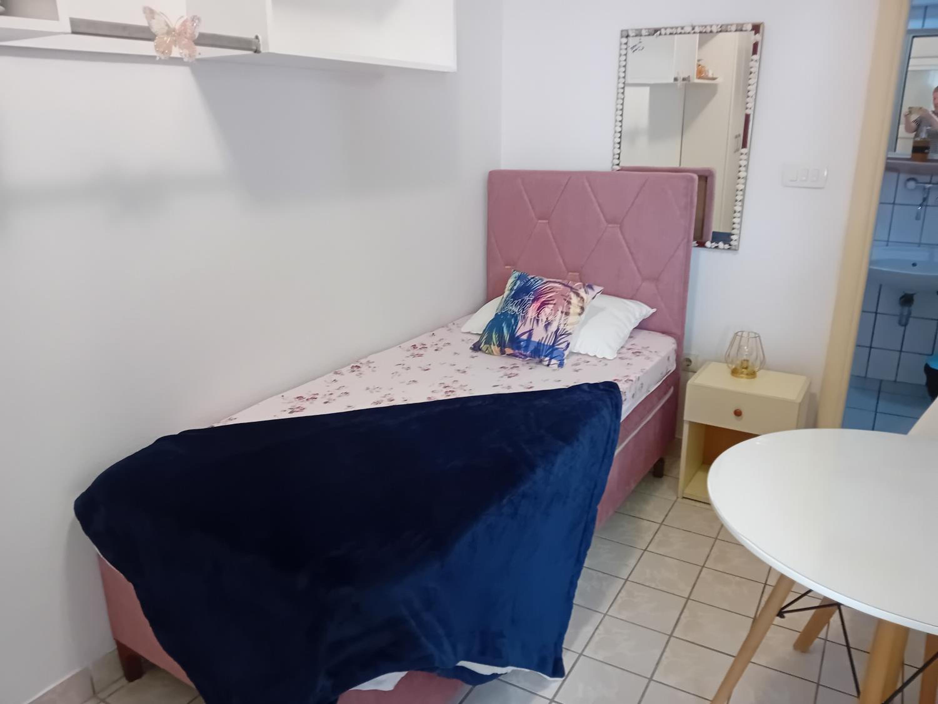 Single Room with Private Bathroom photo 1