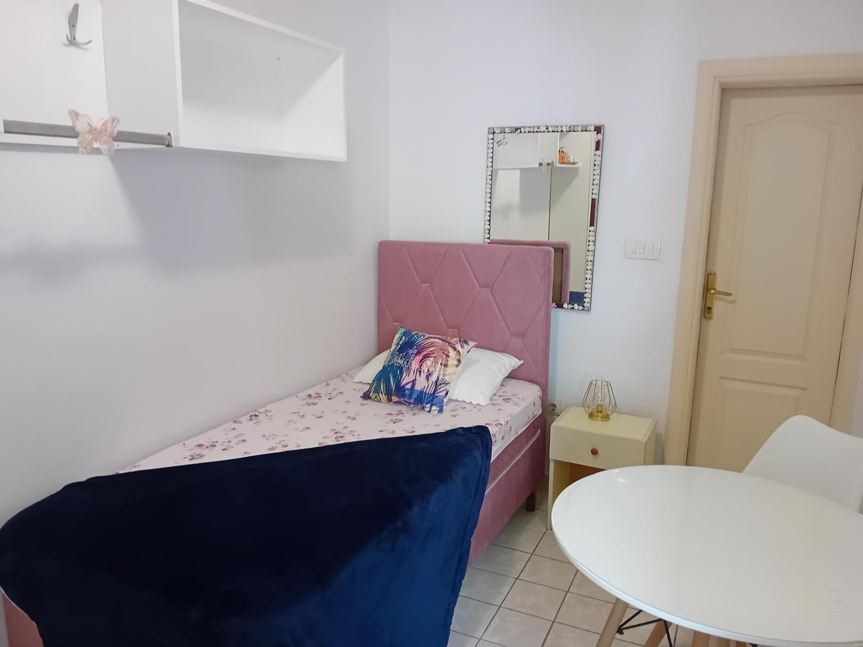 Single Room with Private Bathroom photo 3