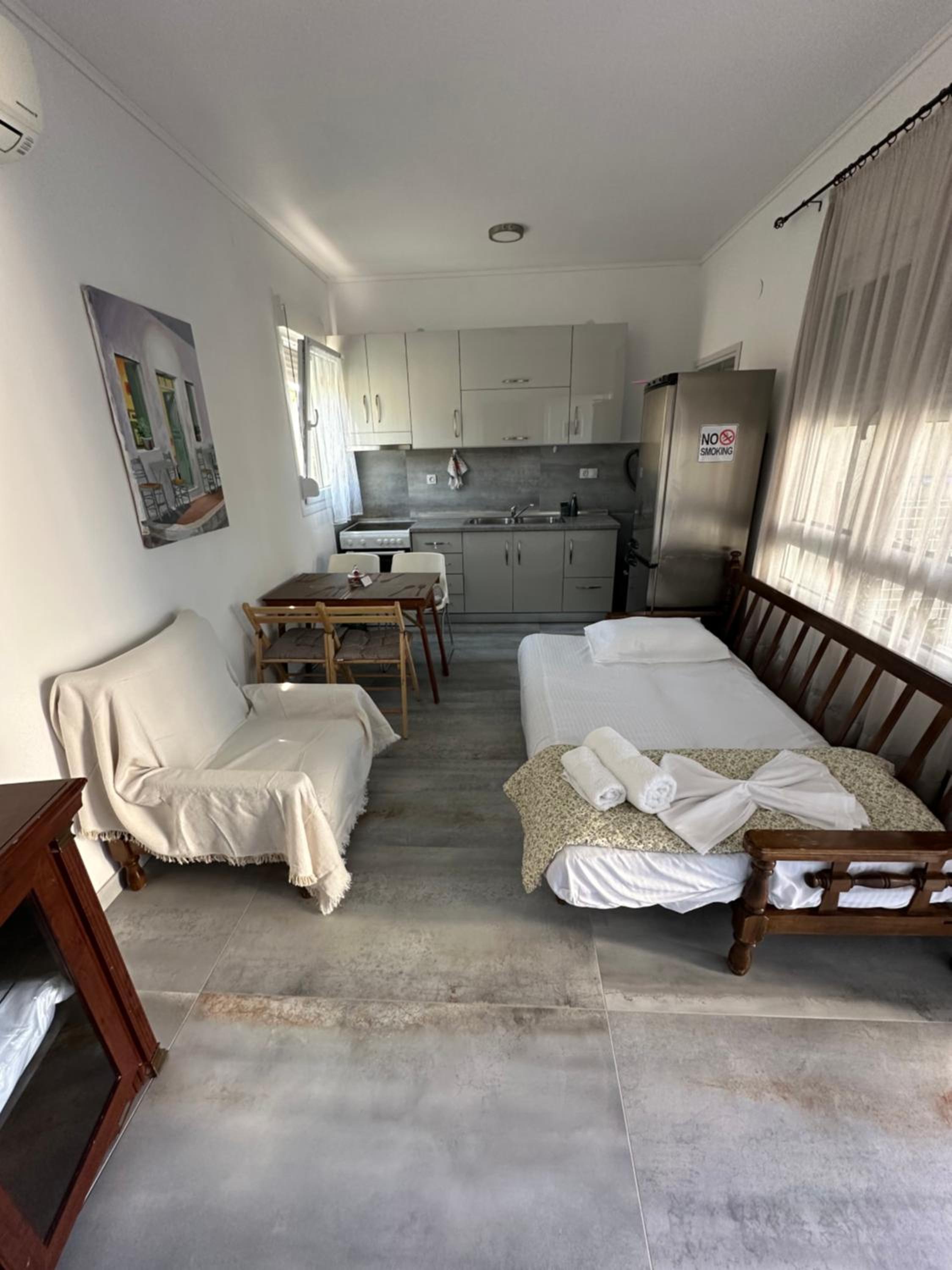 One-Bedroom House photo 2