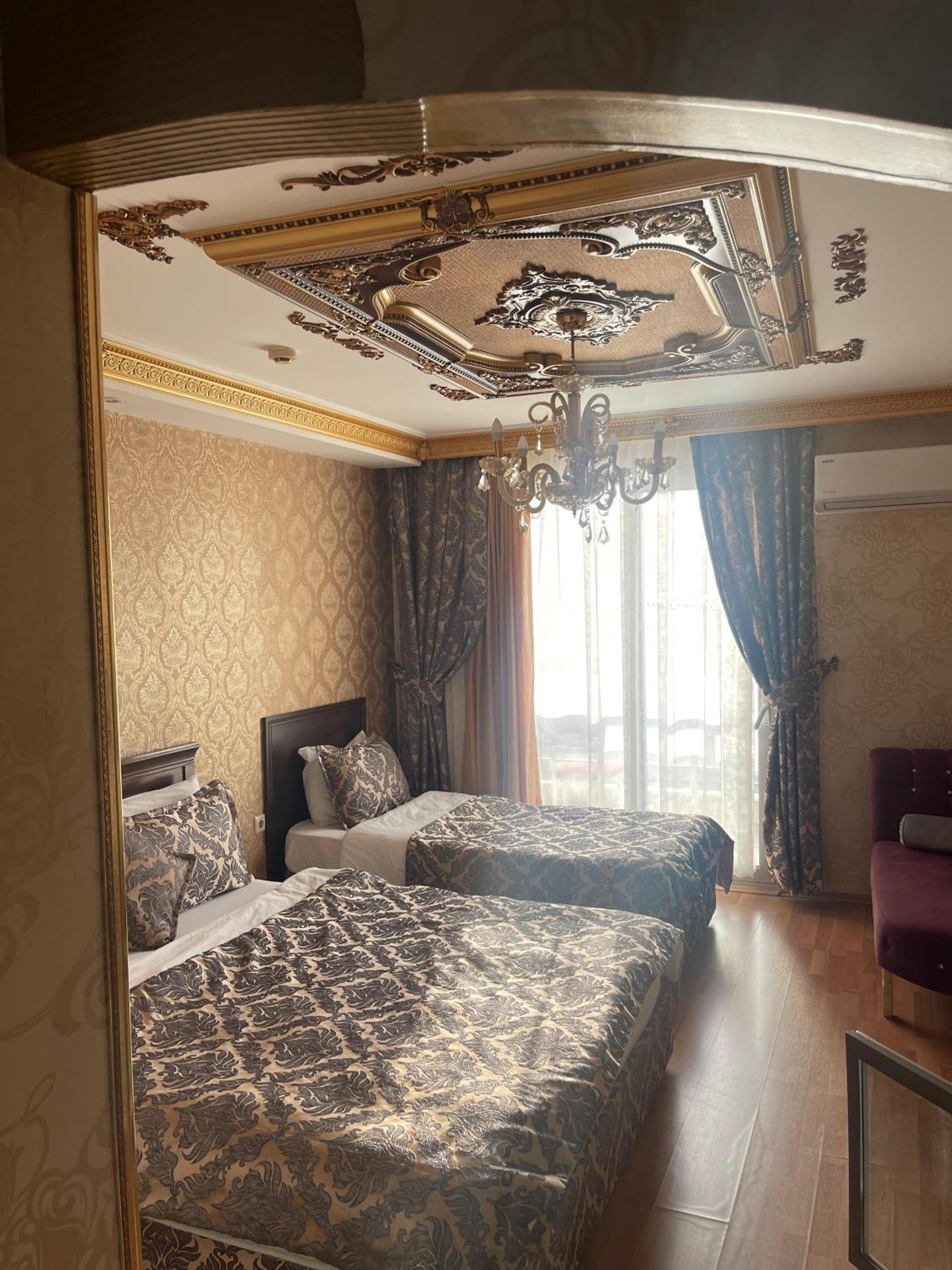 Superior Family Room photo 3