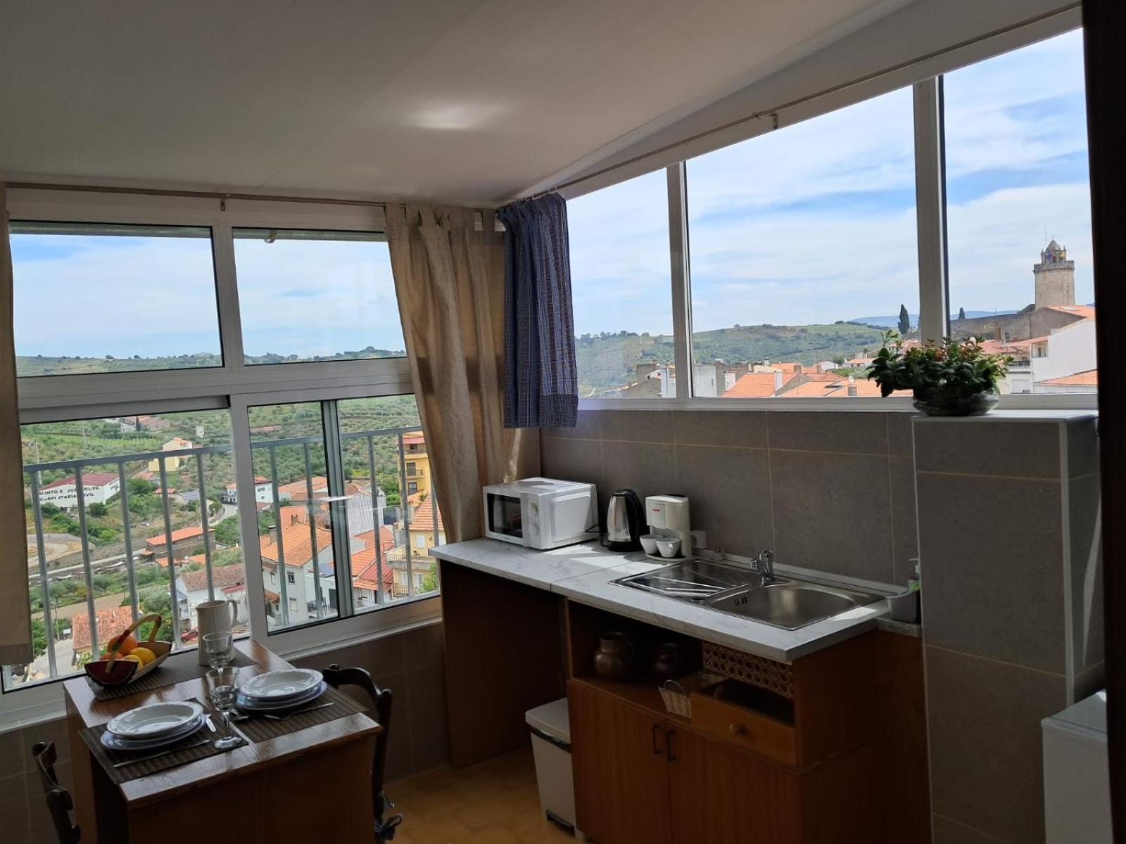 One-Bedroom Apartment With View photo 2