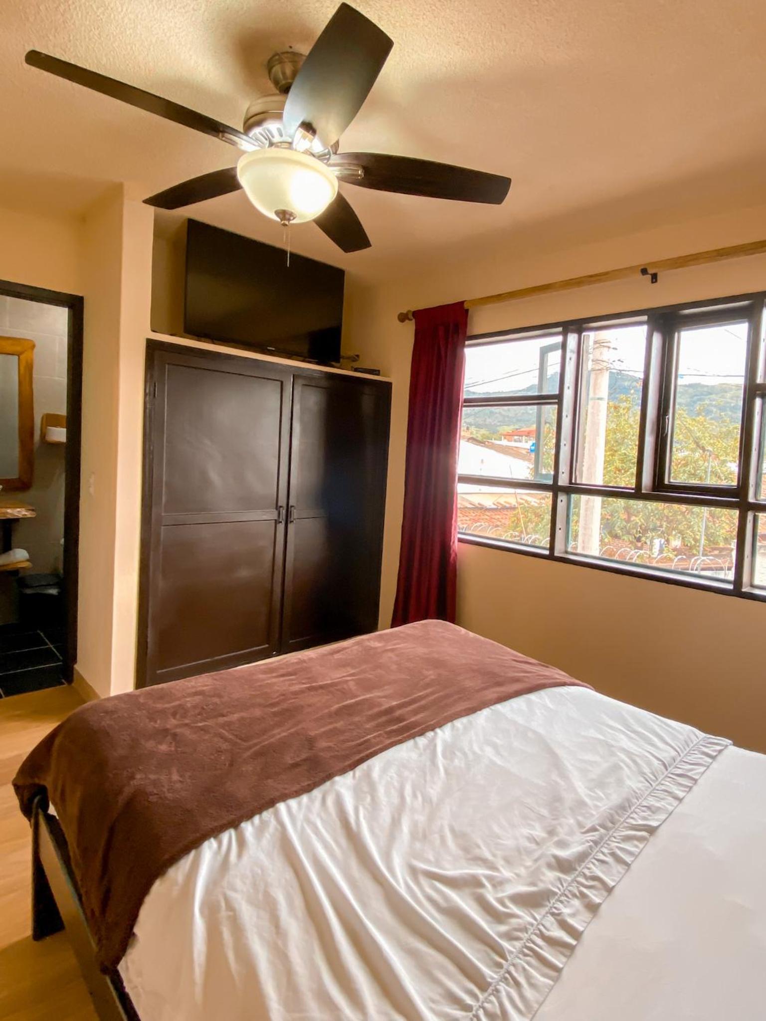 Double Room with Private Bathroom photo 2