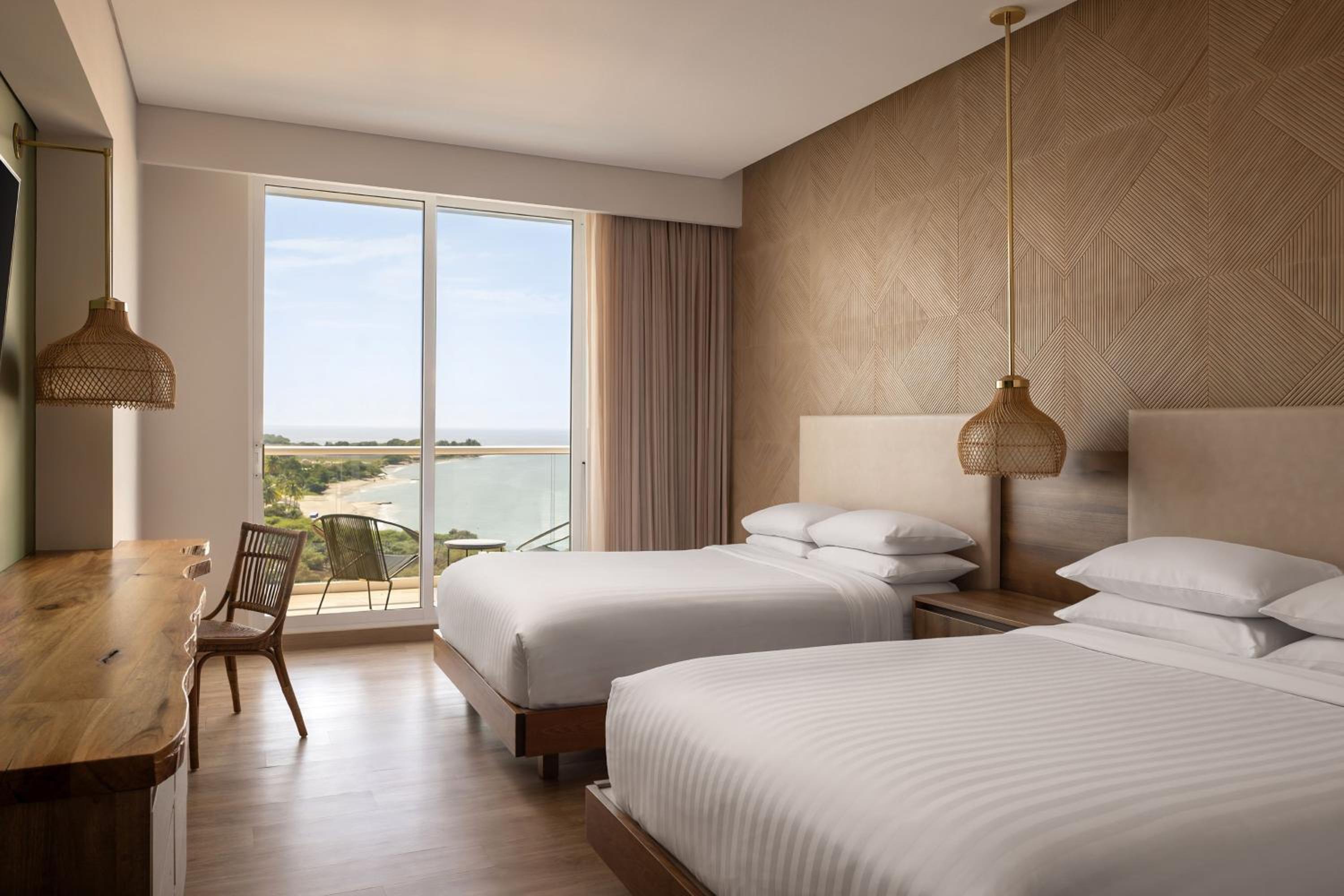 Habitación de huéspedes, 2 camas dobles, vista parcial al mar, balcón photo 1