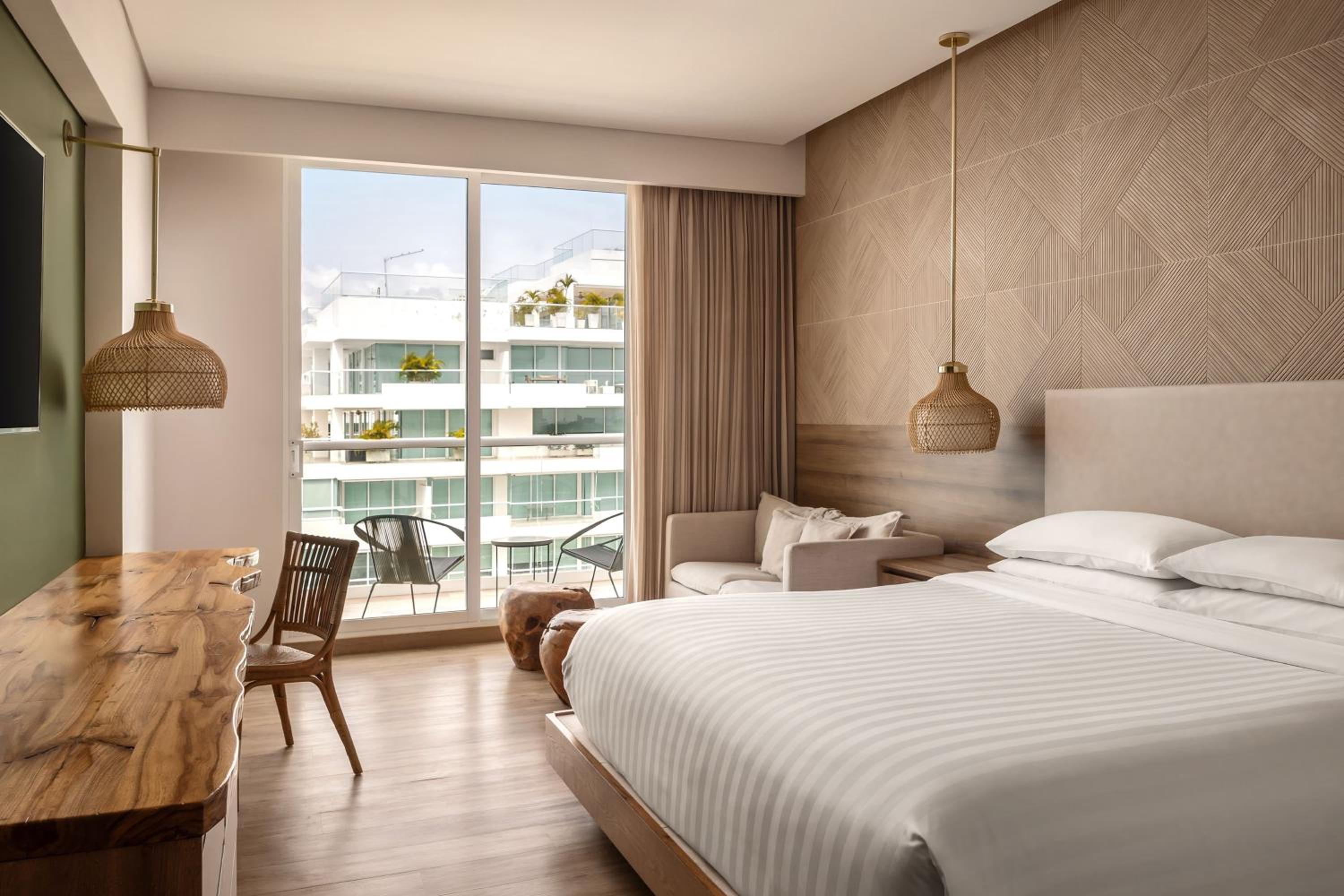 Habitación de huéspedes, 1 cama King, sofá cama, vista parcial al mar, balcón photo 1