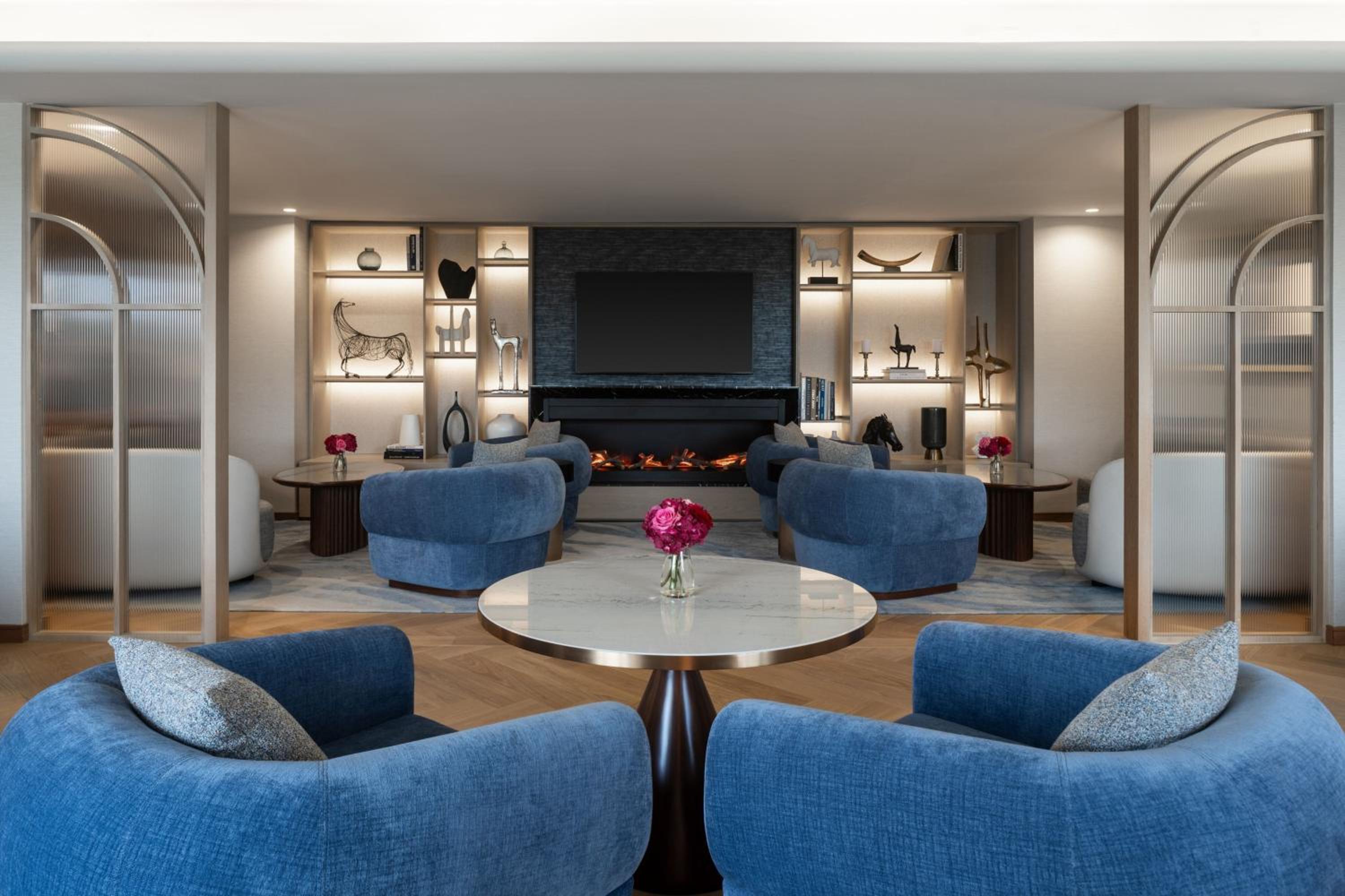 Club Tower Exec Suite, Club lounge access, Suite, 1 King - Photo 14