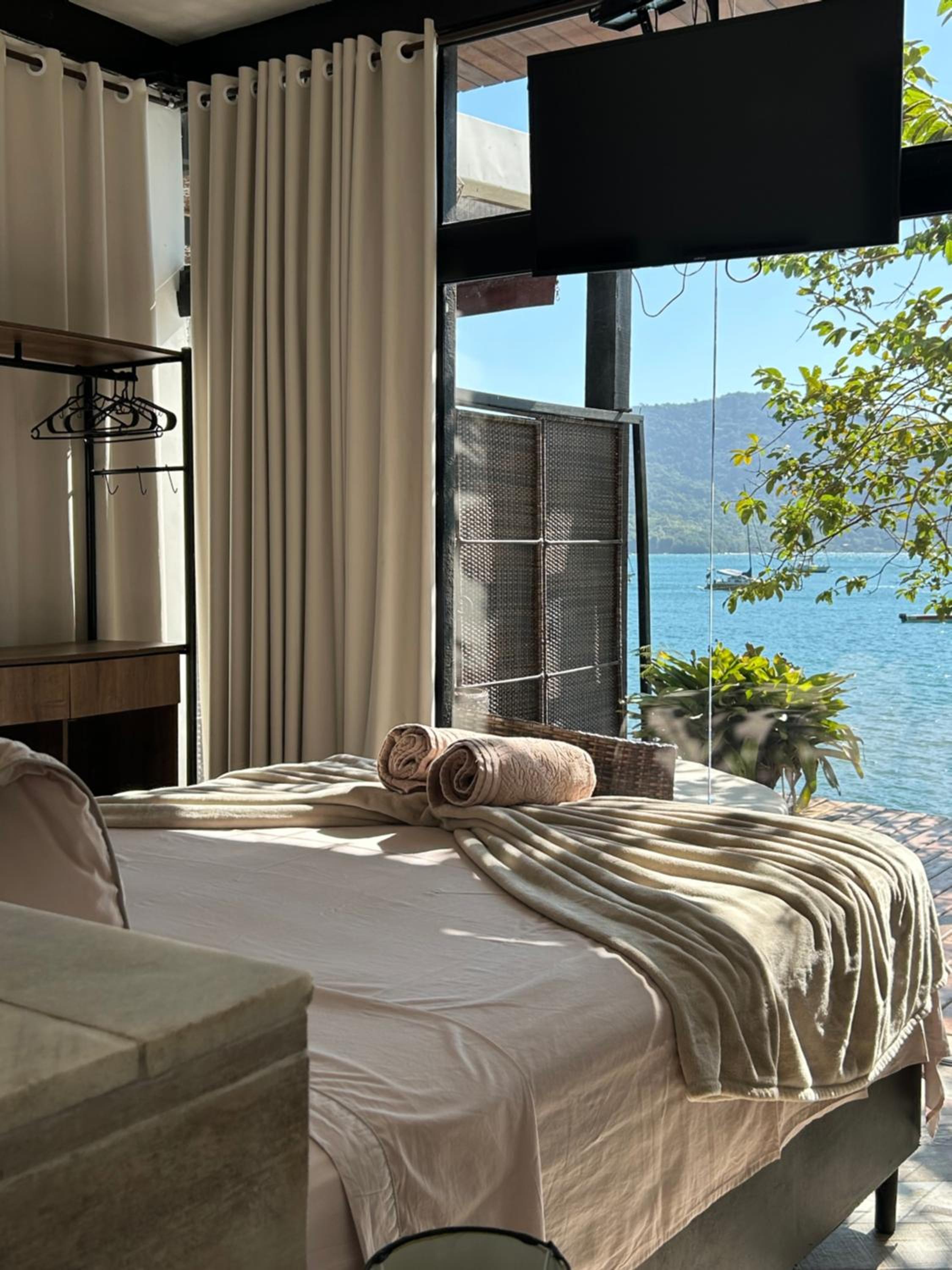 Deluxe Double Room with Balcony and Sea View photo 3