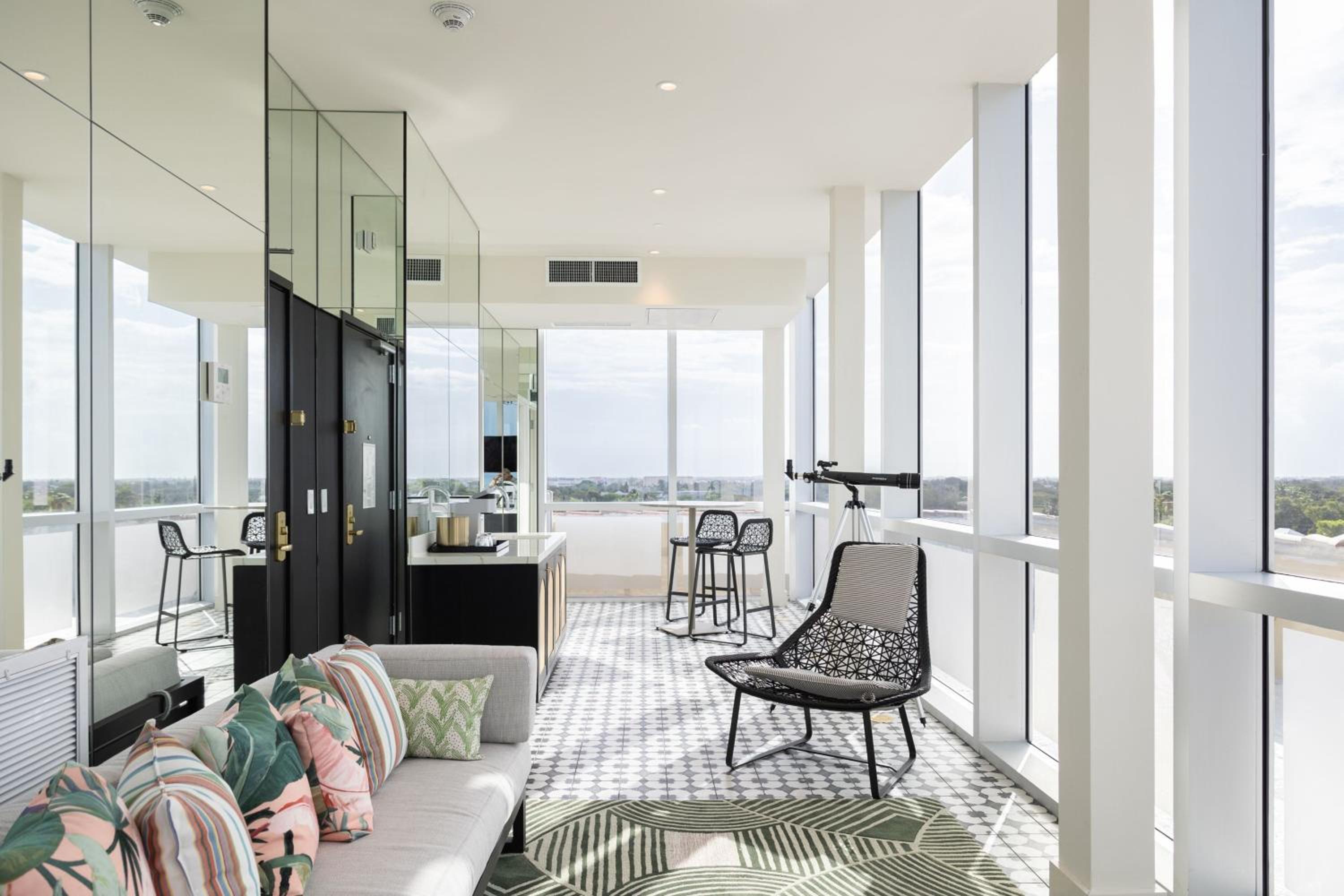 Hemingway Suite, 1 Bedroom Penthouse Suite, King, Top floor - Photo 12
