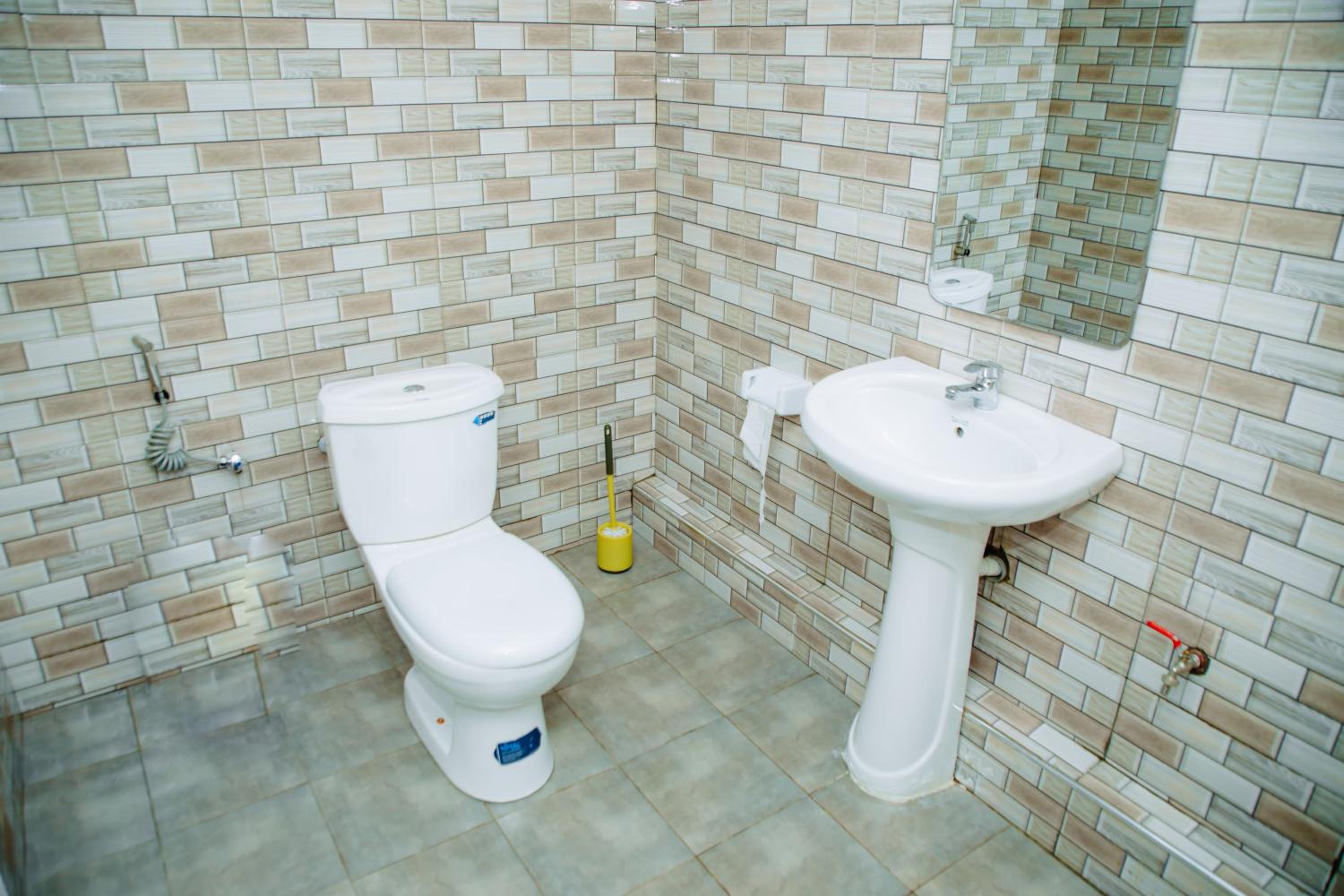Basic Triple Room with Shared Bathroom photo 3