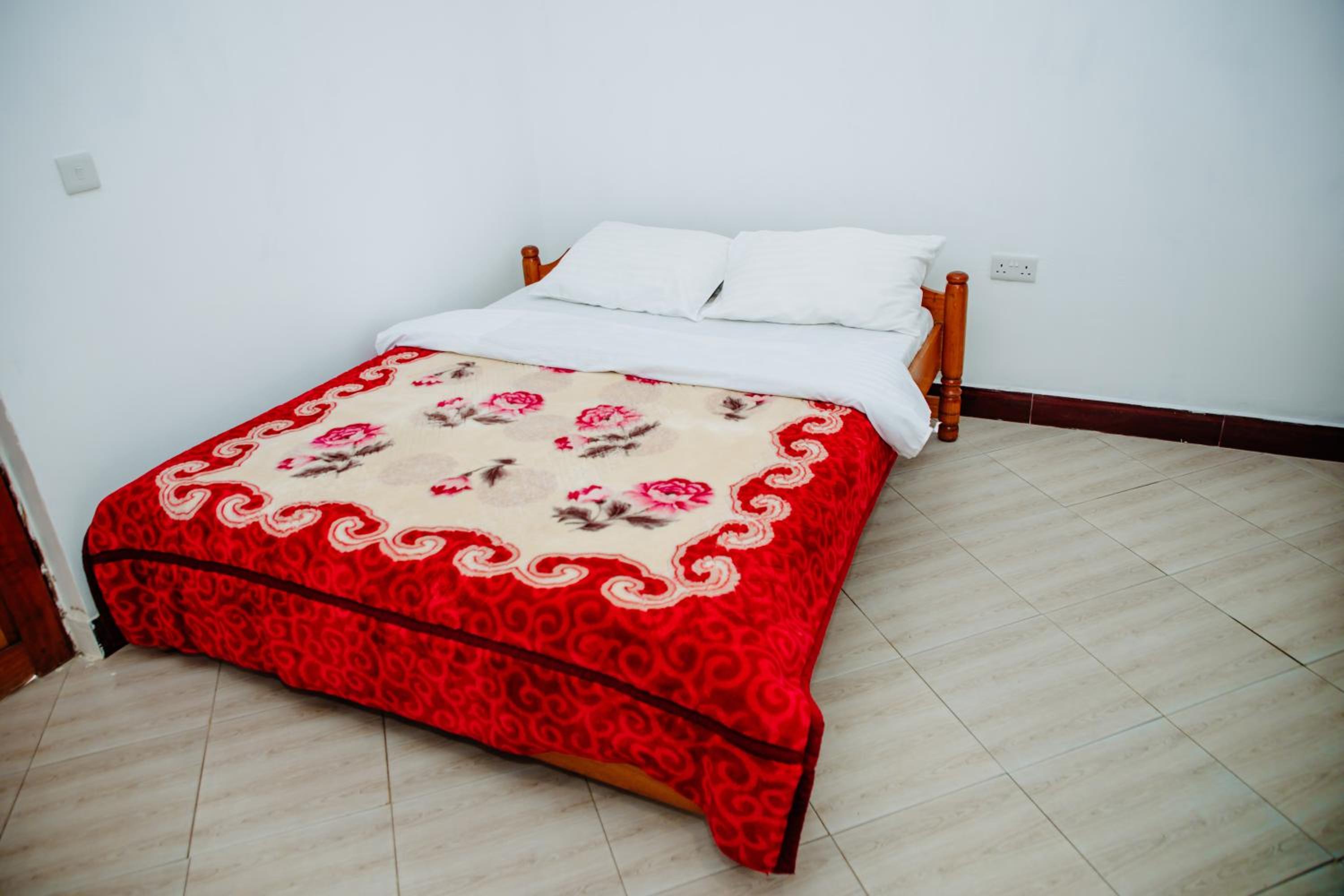 Basic Triple Room with Shared Bathroom photo 2