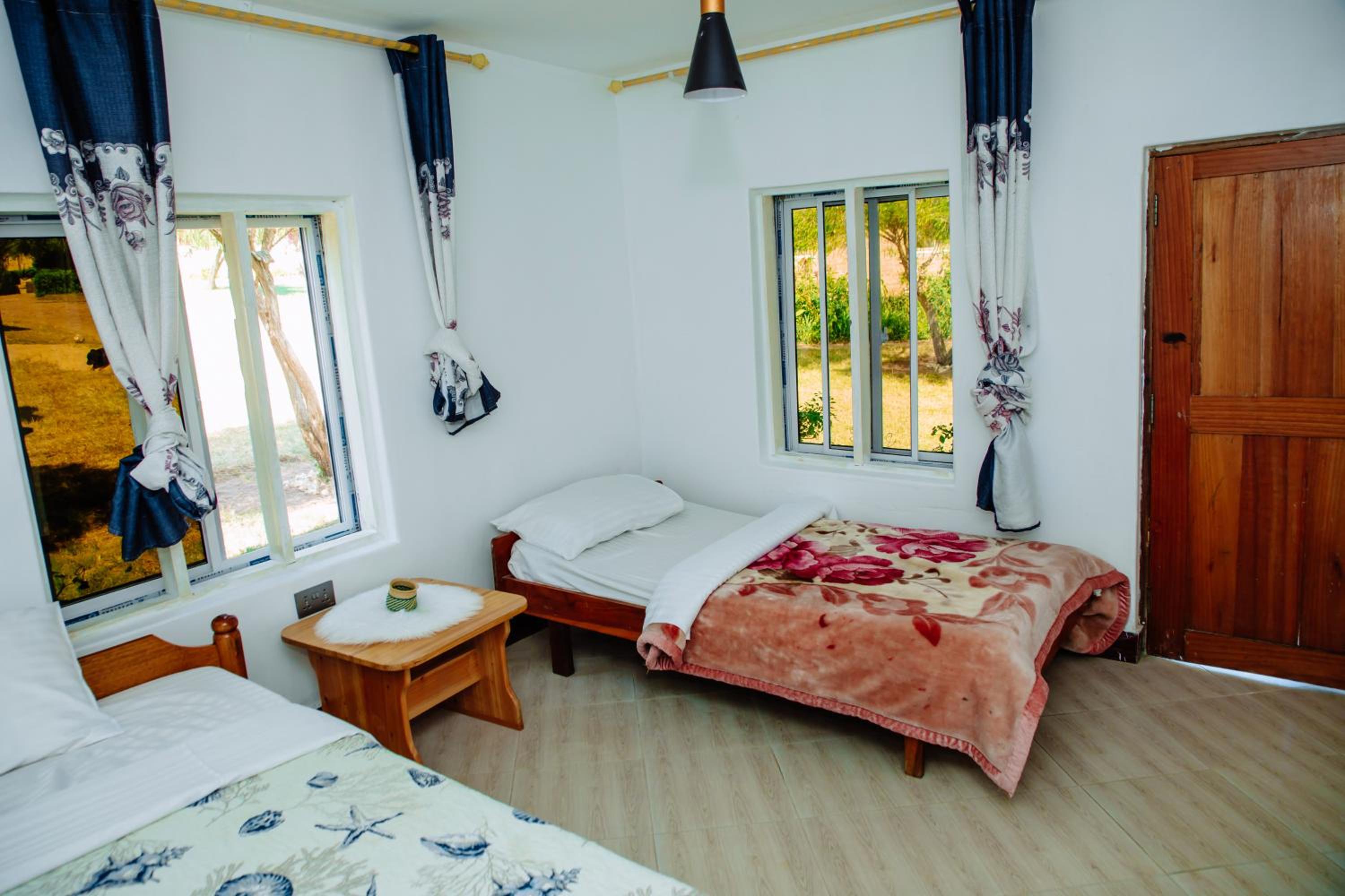 Deluxe Double Room (2 Adults + 1 Child) photo 1