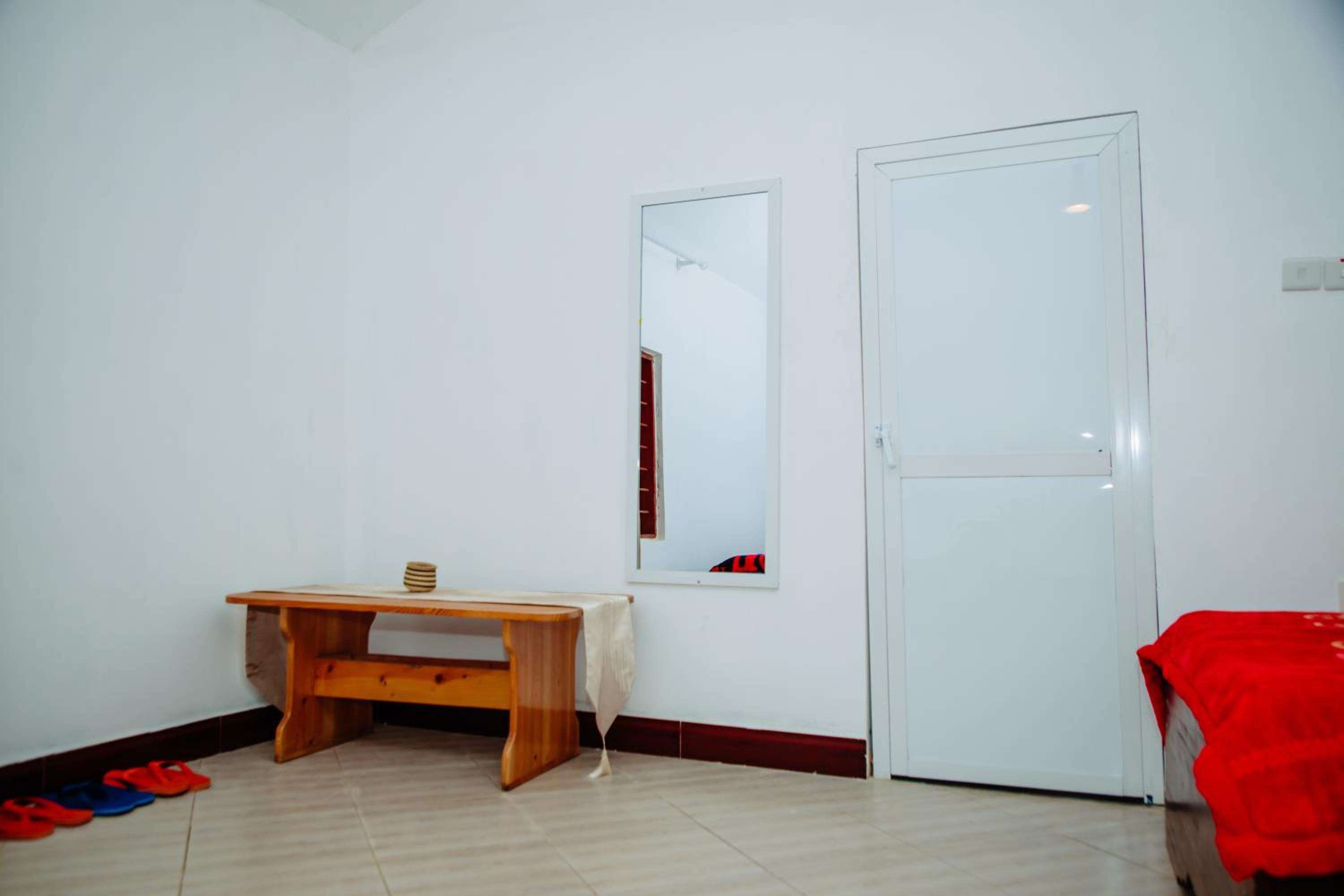Basic Triple Room with Shared Bathroom photo 1