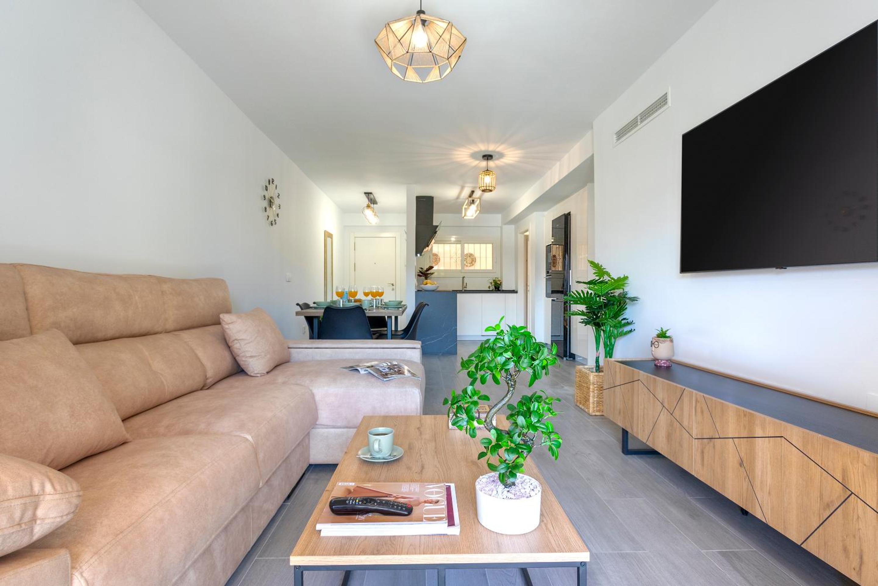 Apartamento de tres habitaciones con balcón