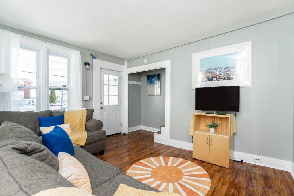 Three-Bedroom House photo 1