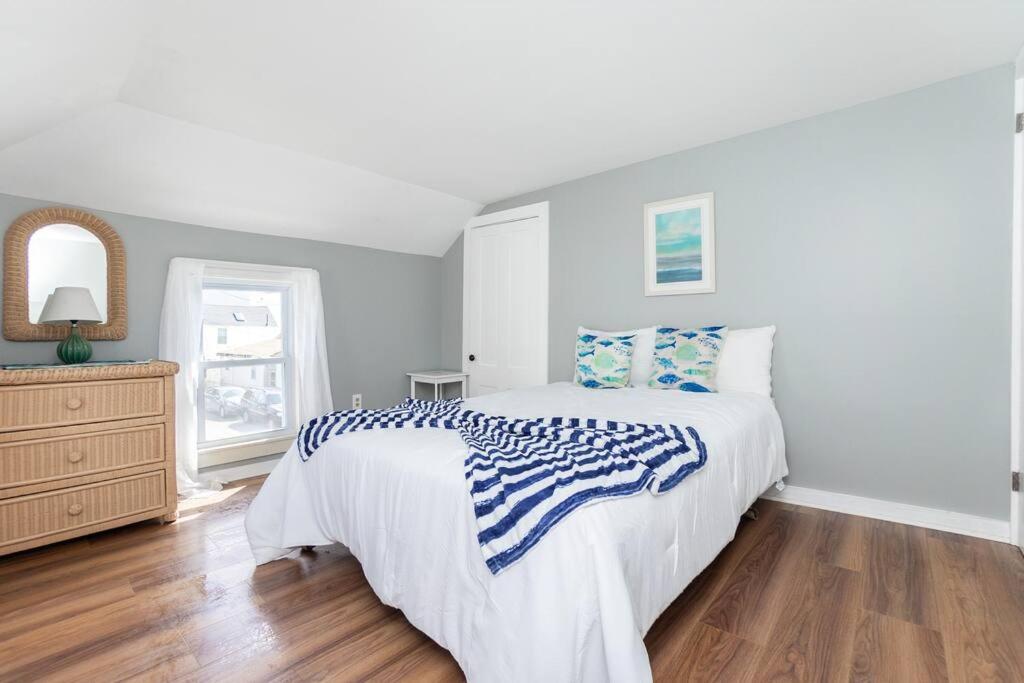 Three-Bedroom House photo 3