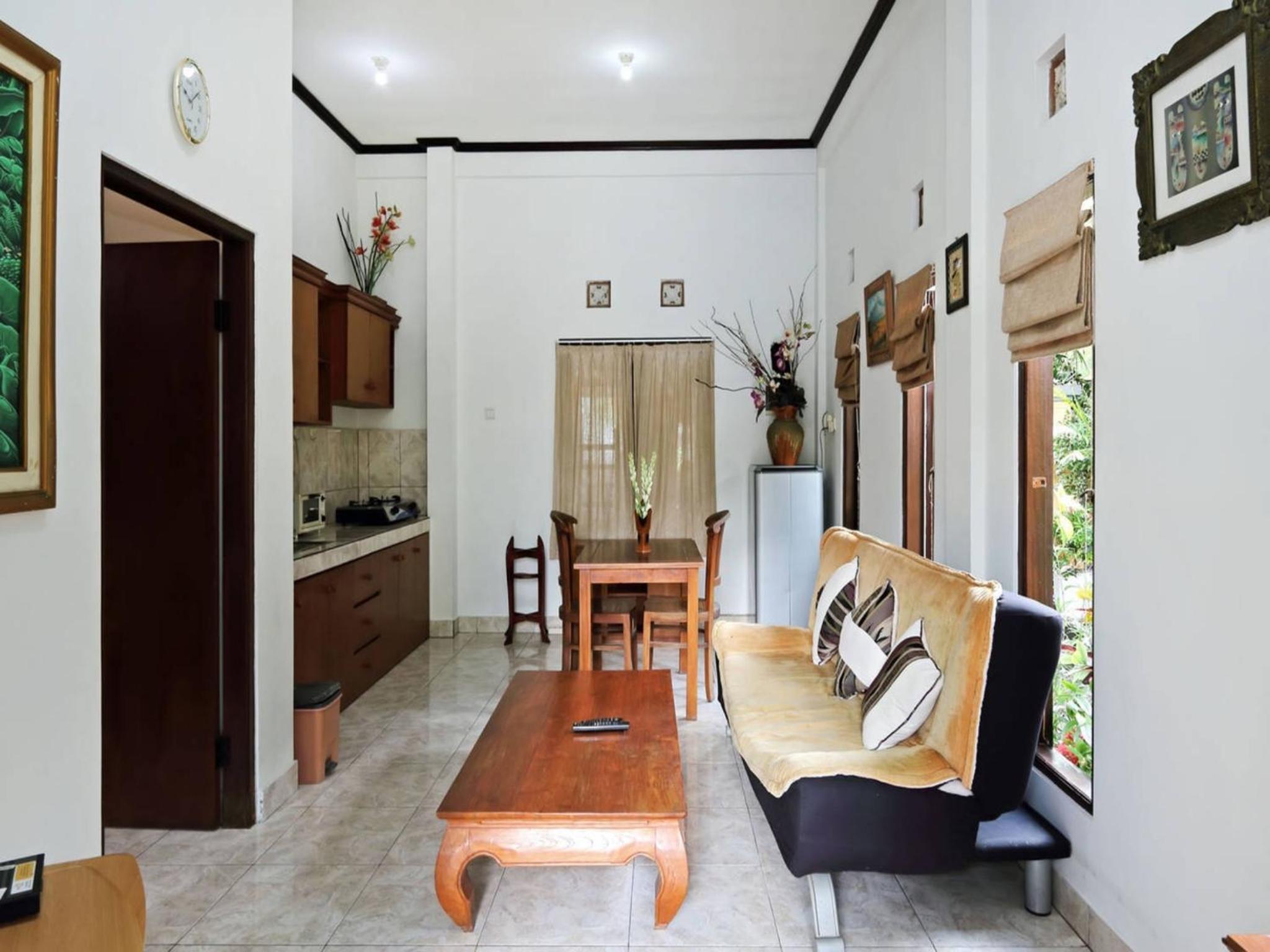 One-Bedroom Apartment - Photo 3