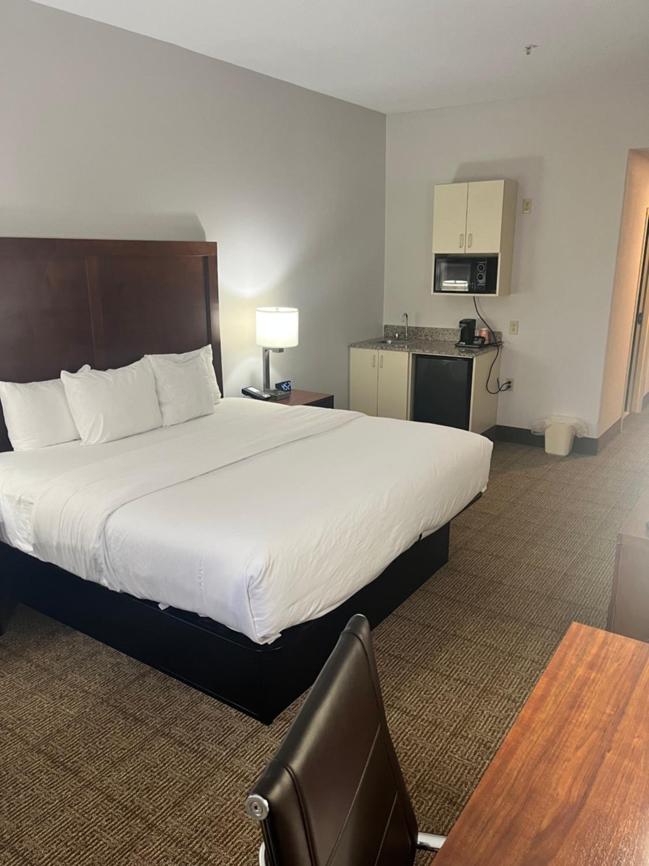 King Suite - Accessible/Non-Smoking - Photo 3