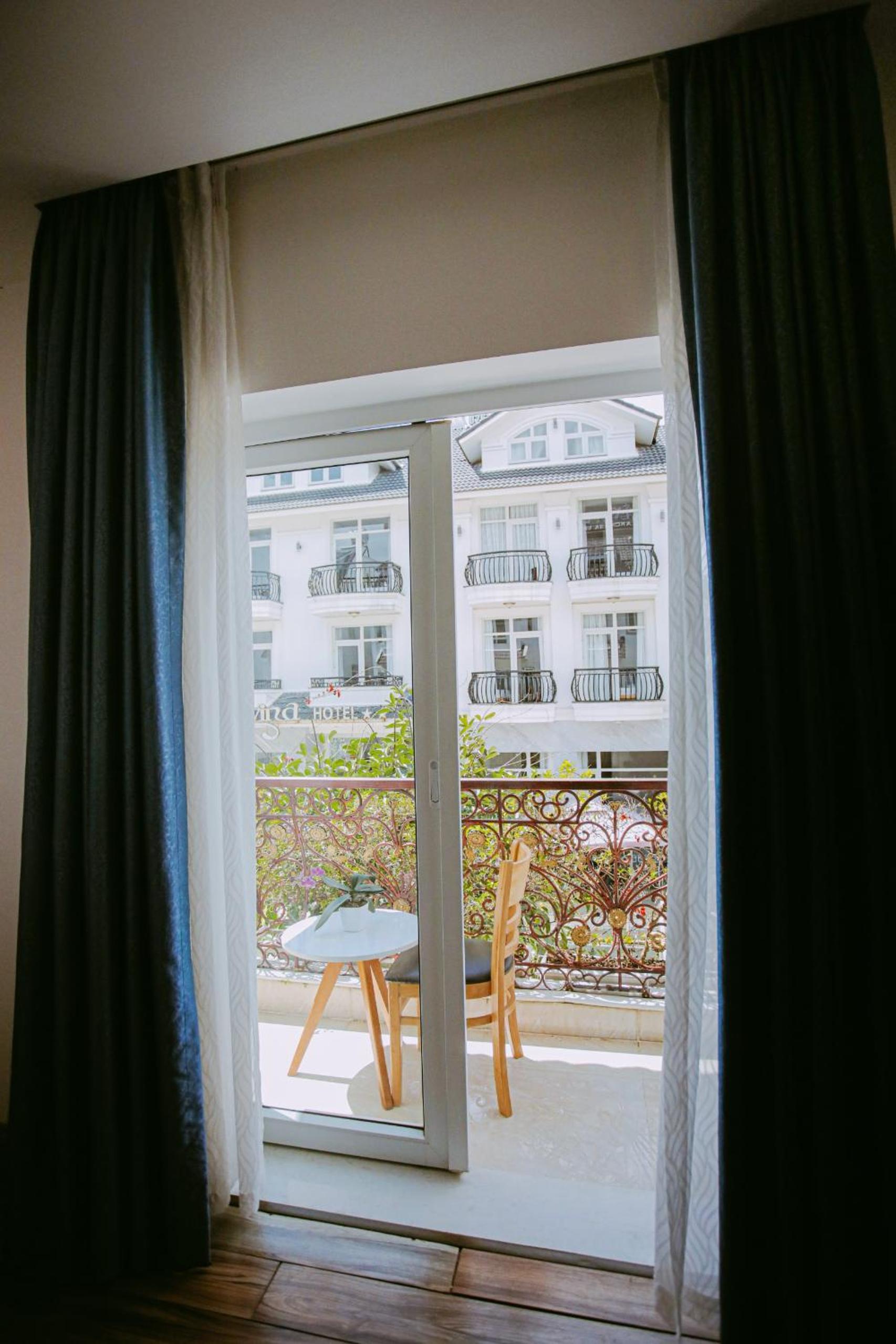 Twin Room with Balcony - Photo 5