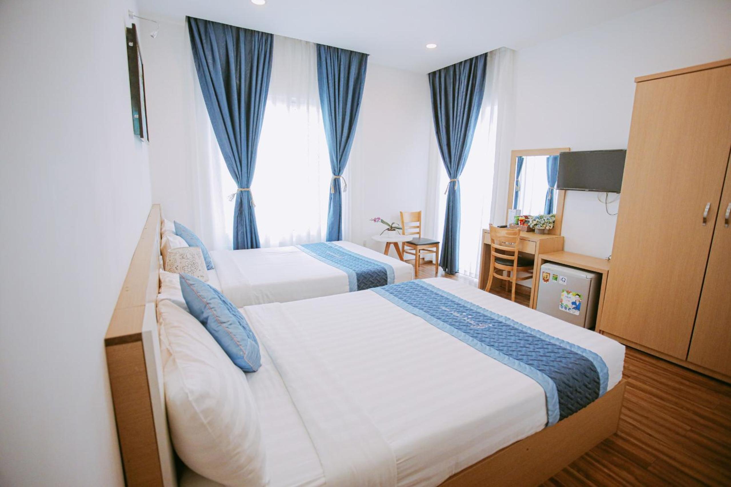 Twin Room with Balcony - Photo 6