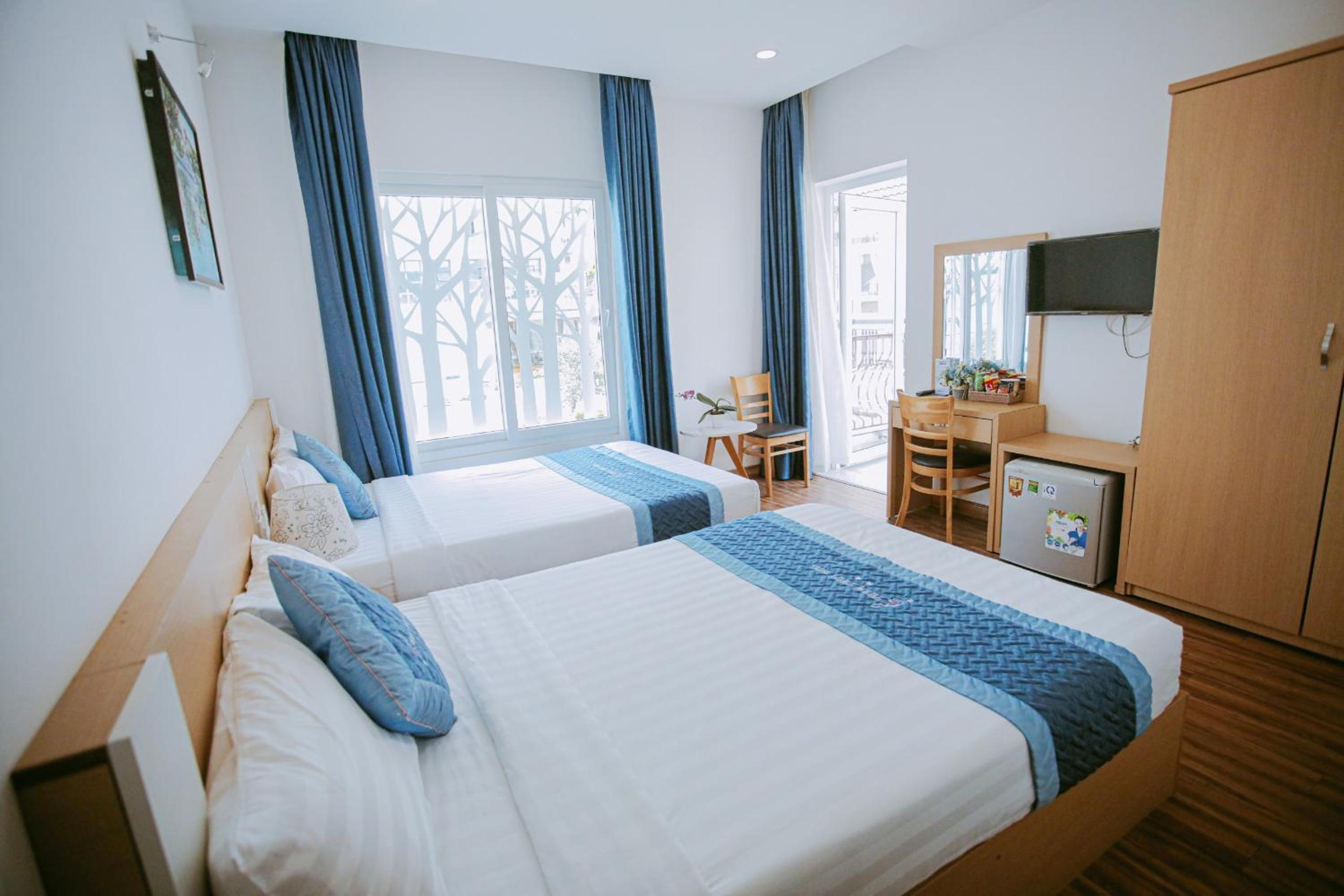 Twin Room with Balcony - Photo 3