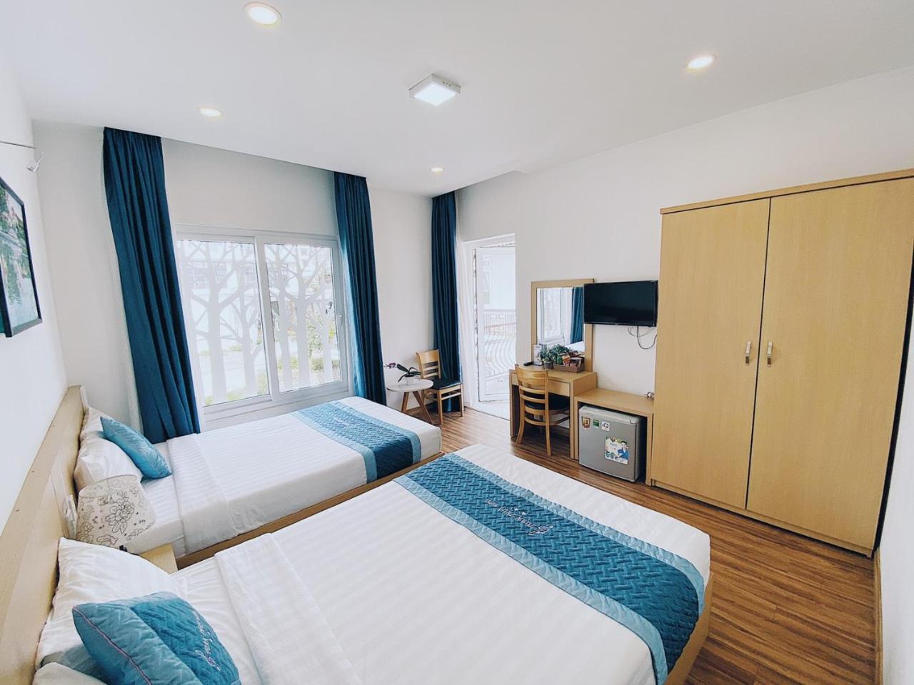 Twin Room with Balcony - Photo 8