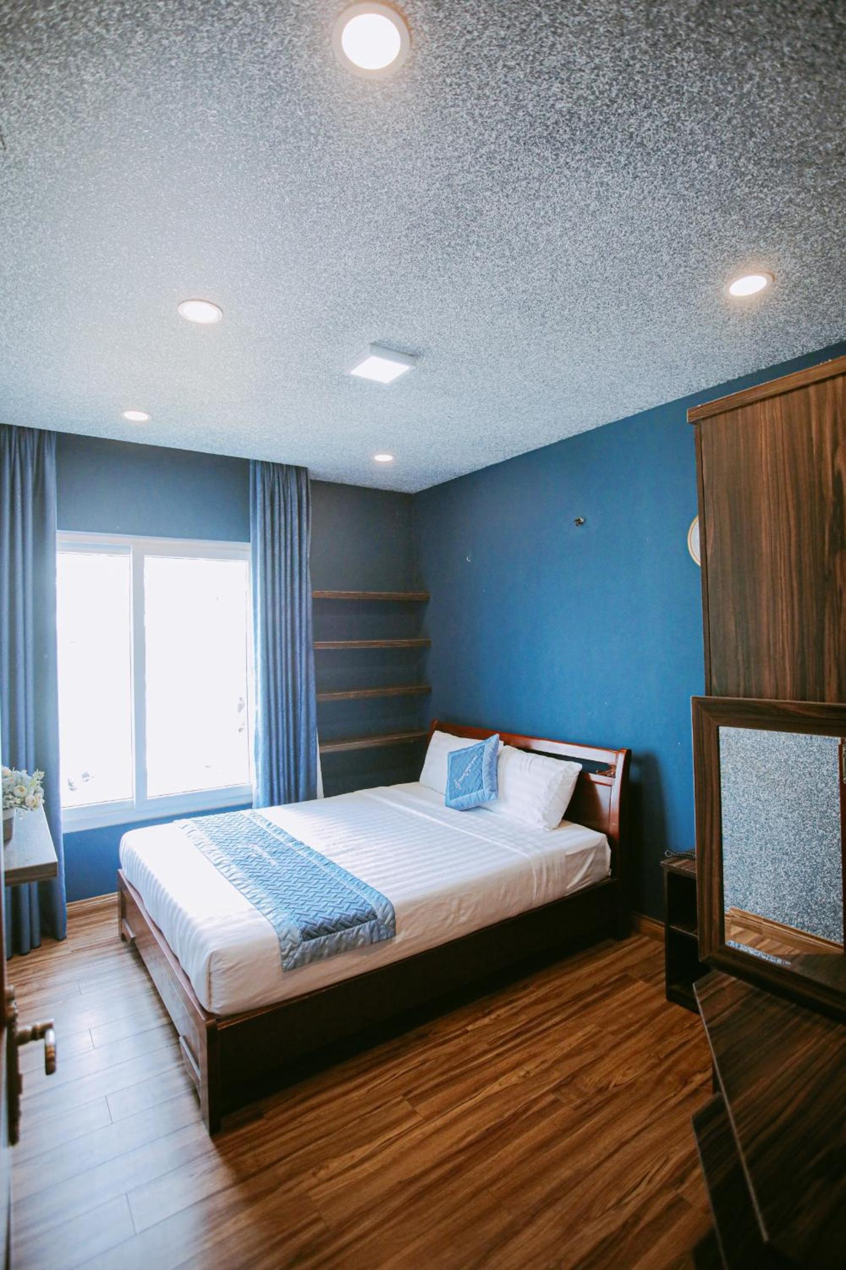 Family Room - Photo 7
