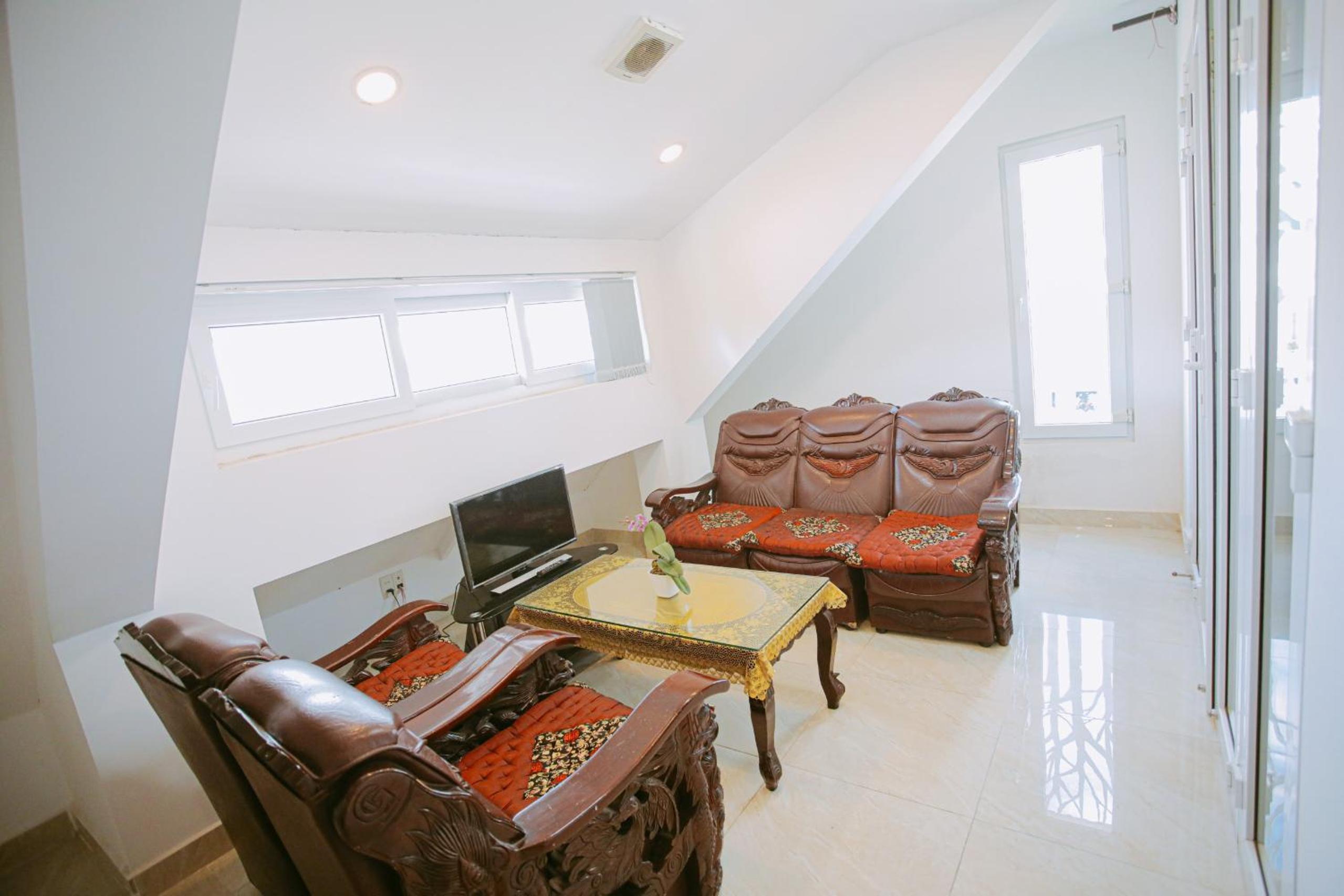 Family Room - Photo 8