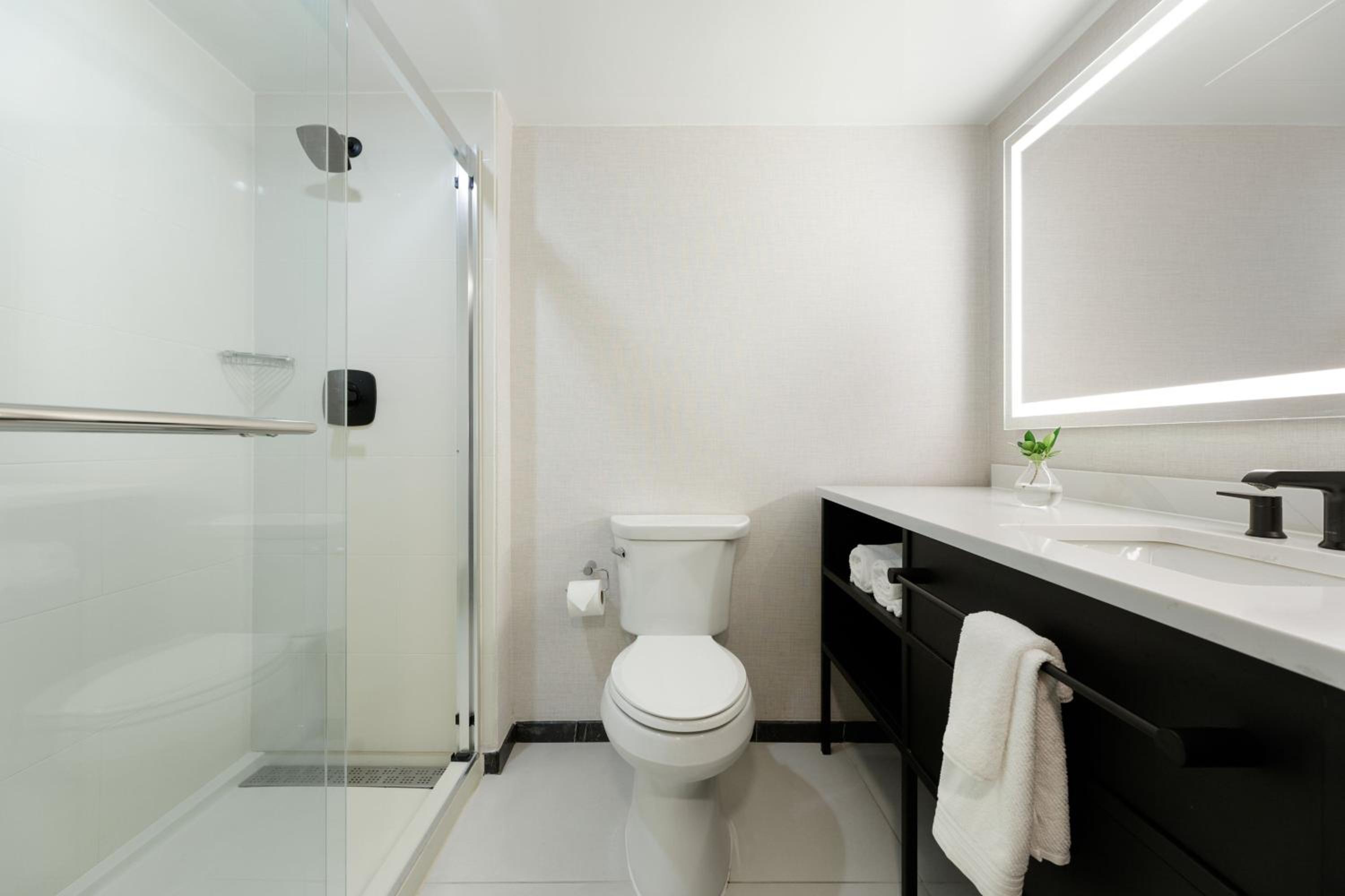 King Room with Concierge Lounge Access - Top Floor - Photo 8