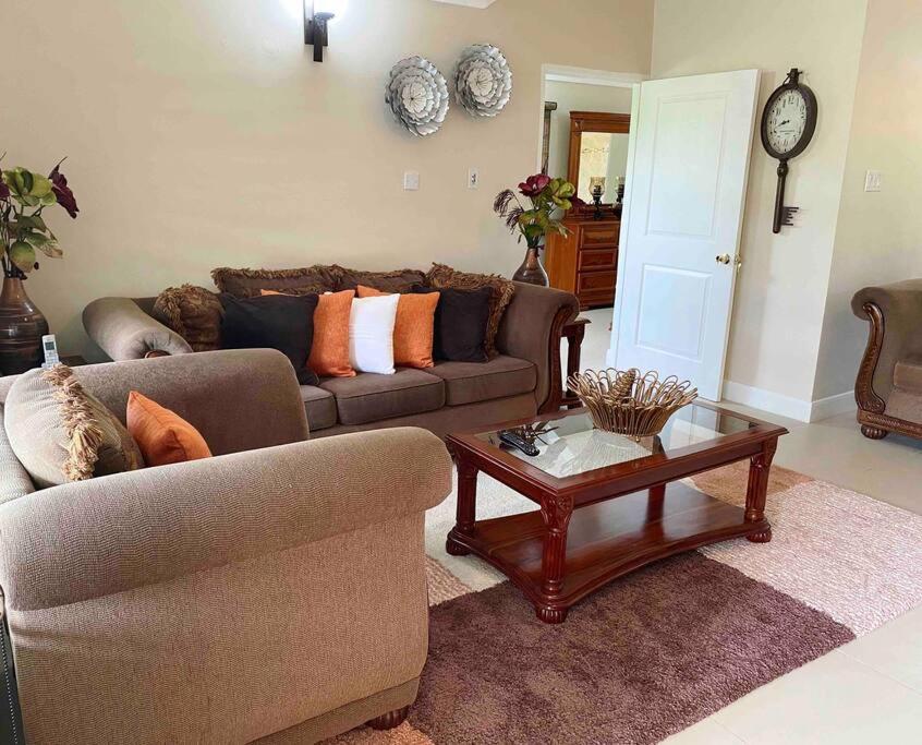 Three-Bedroom House photo 2