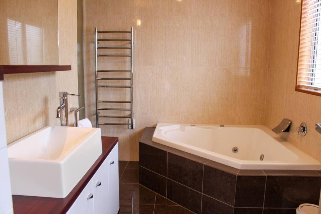Four-Bedroom House photo 2