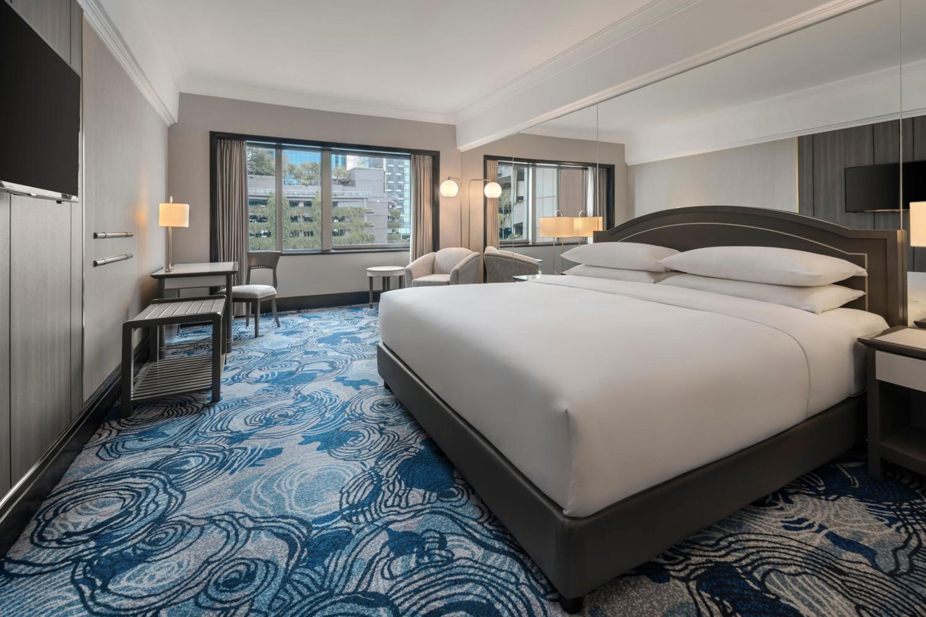 Deluxe King Room - Newly Renovated - Photo 3