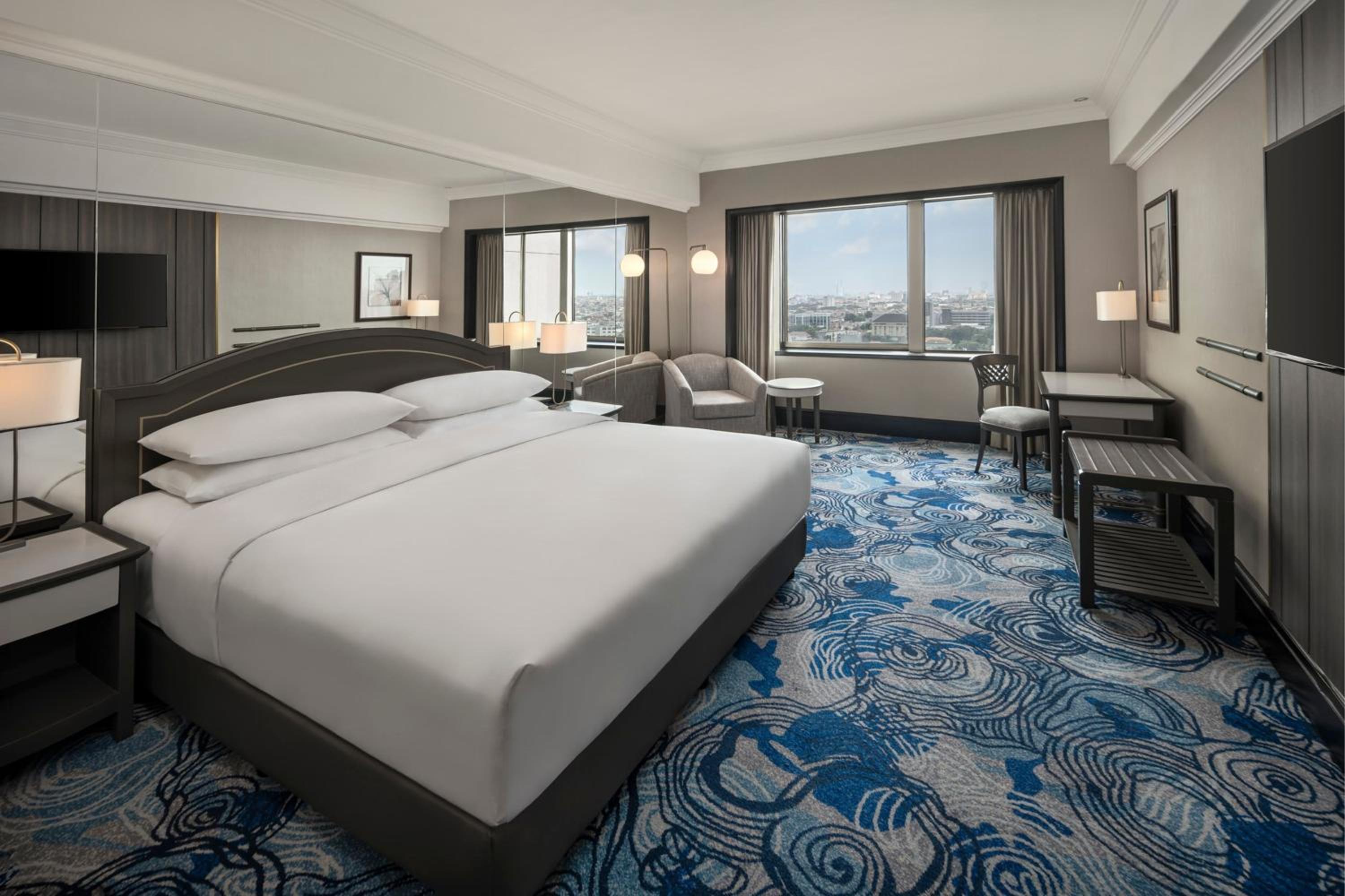 Deluxe King Room - Newly Renovated - Photo 1