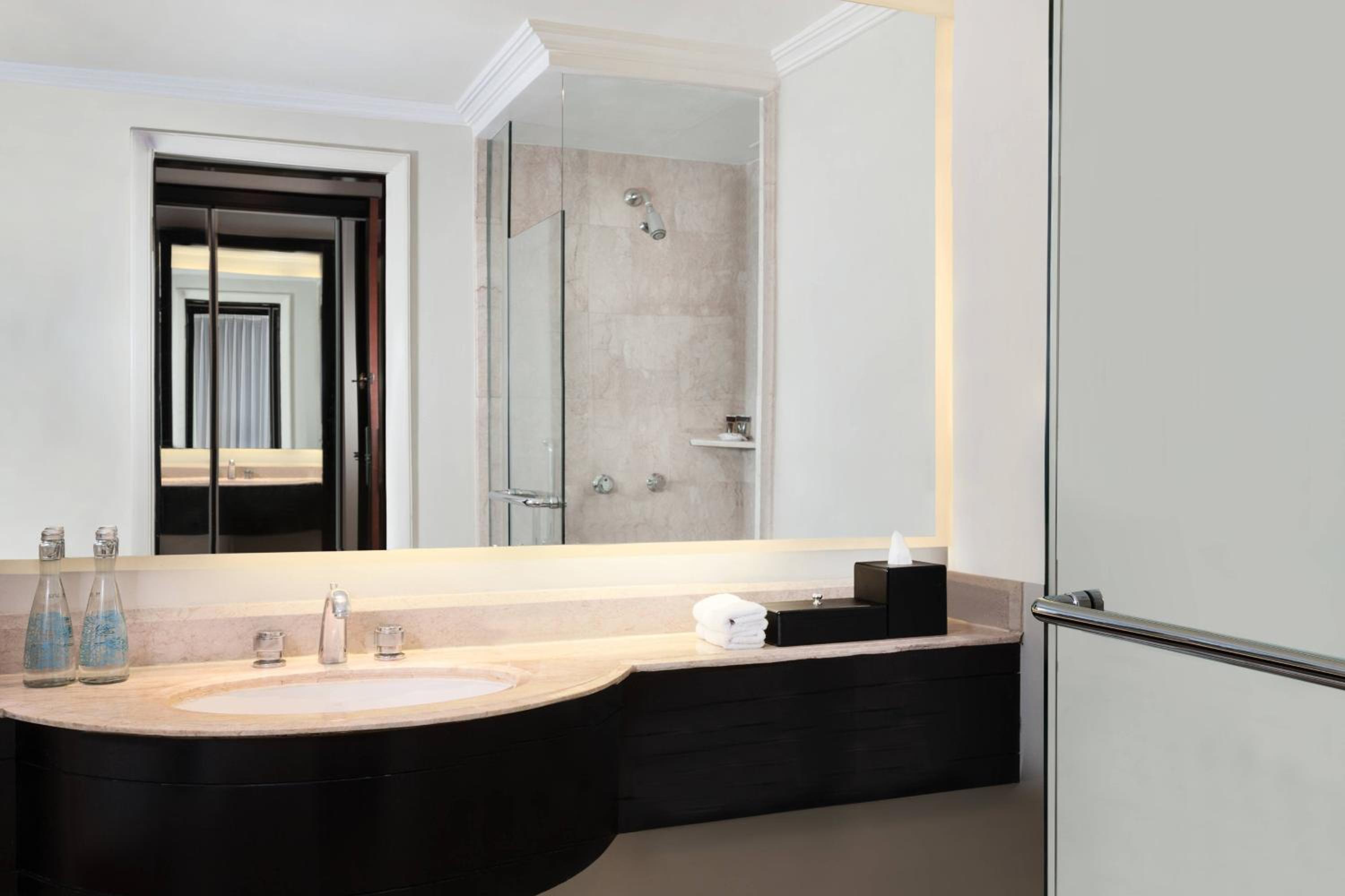 Premium Deluxe Twin Room - Photo 4