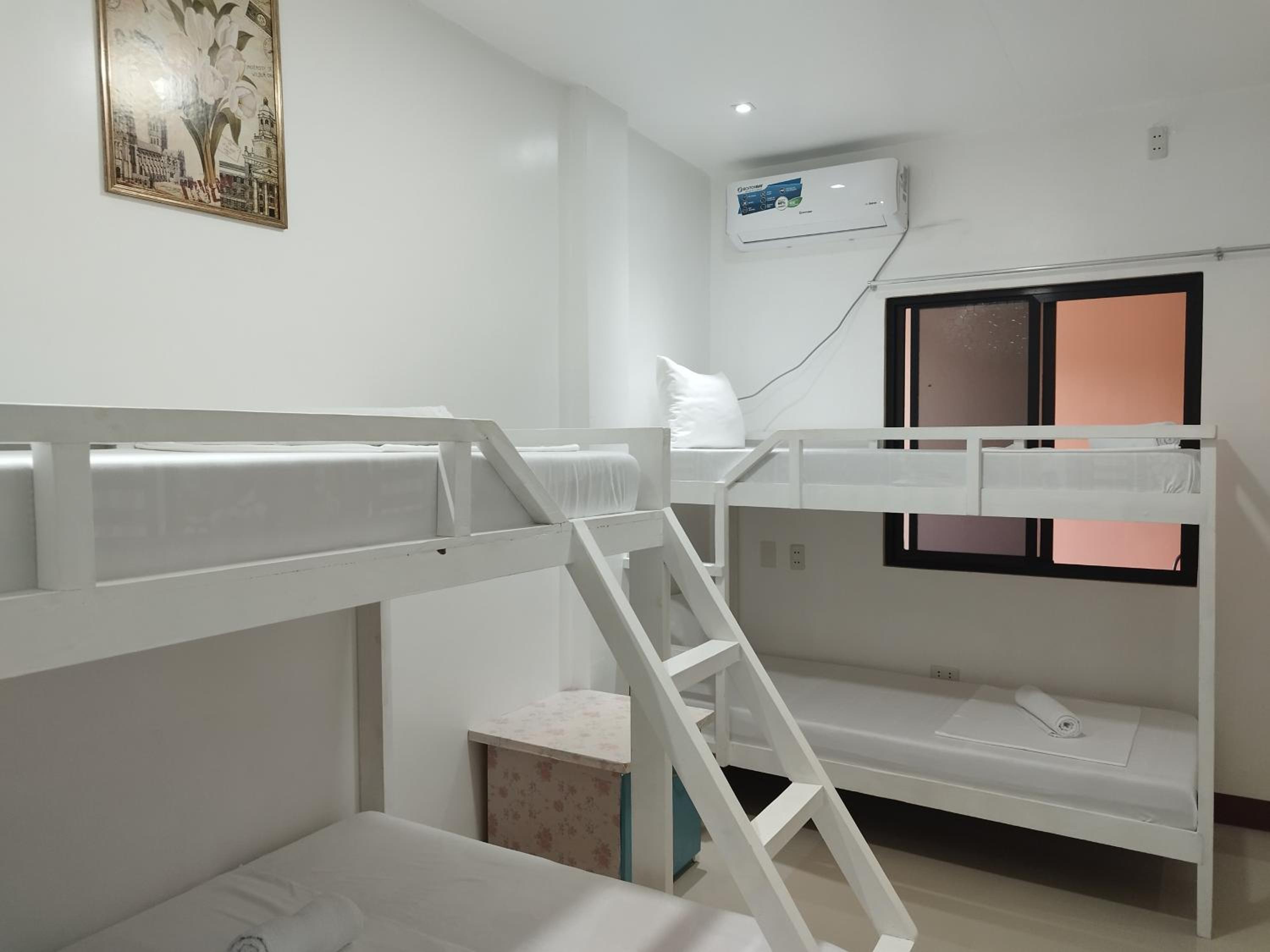 Quintuple Dormitory Room