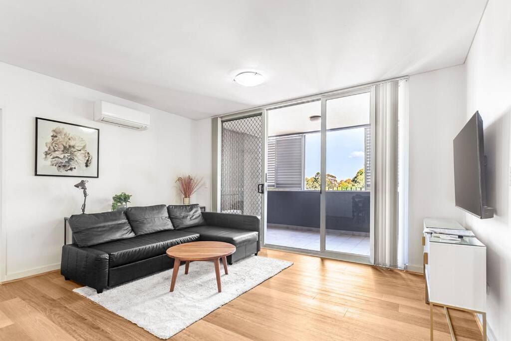 Three-Bedroom Apartment photo 1