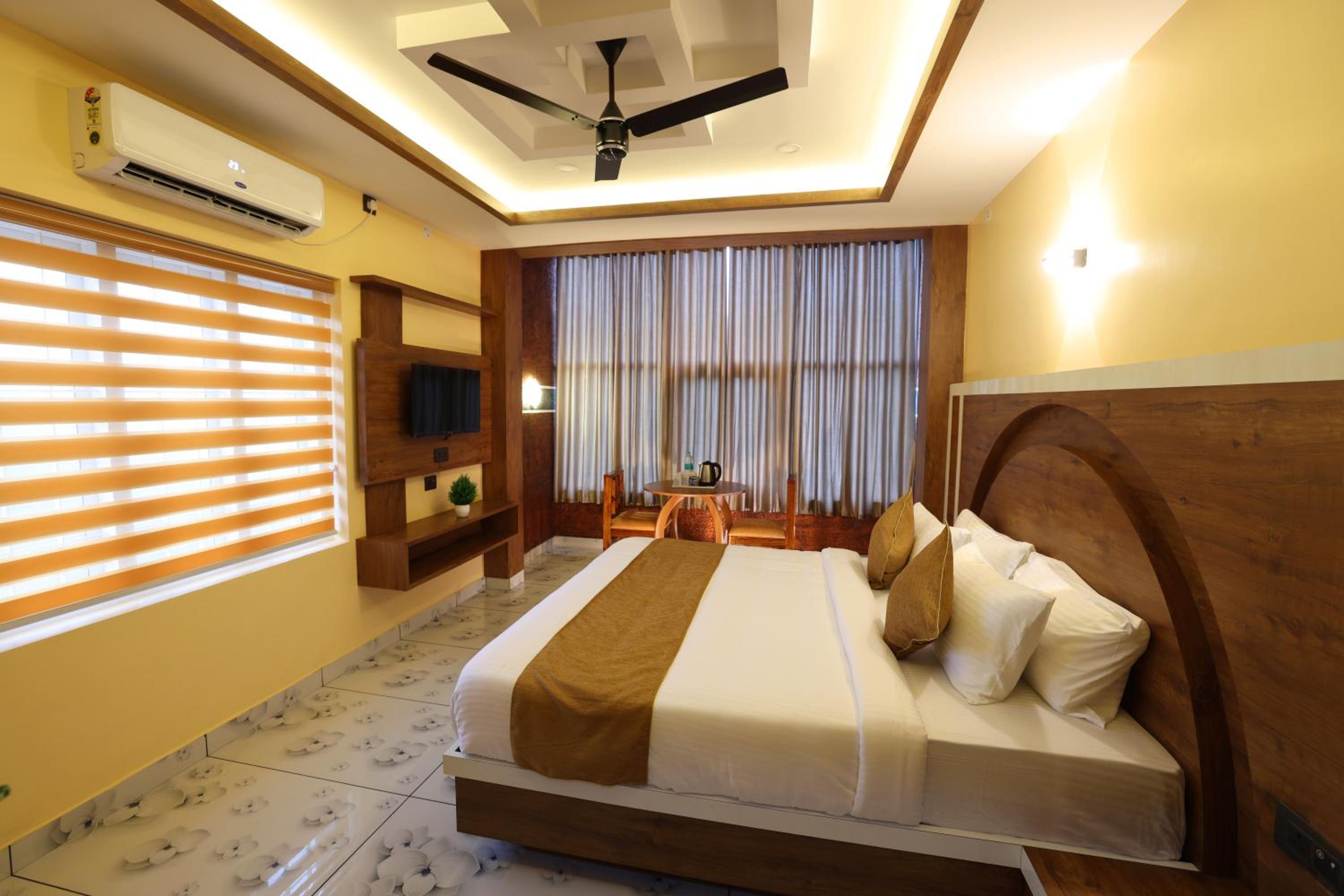 Suite with Spa Bath photo 3