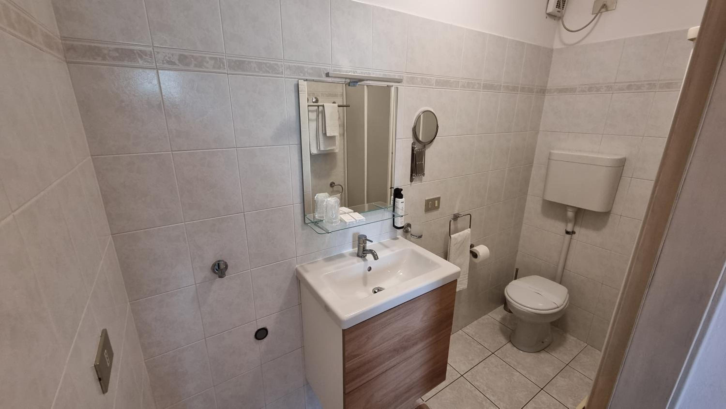 Studio Apartment with One Double Bed - Photo 2