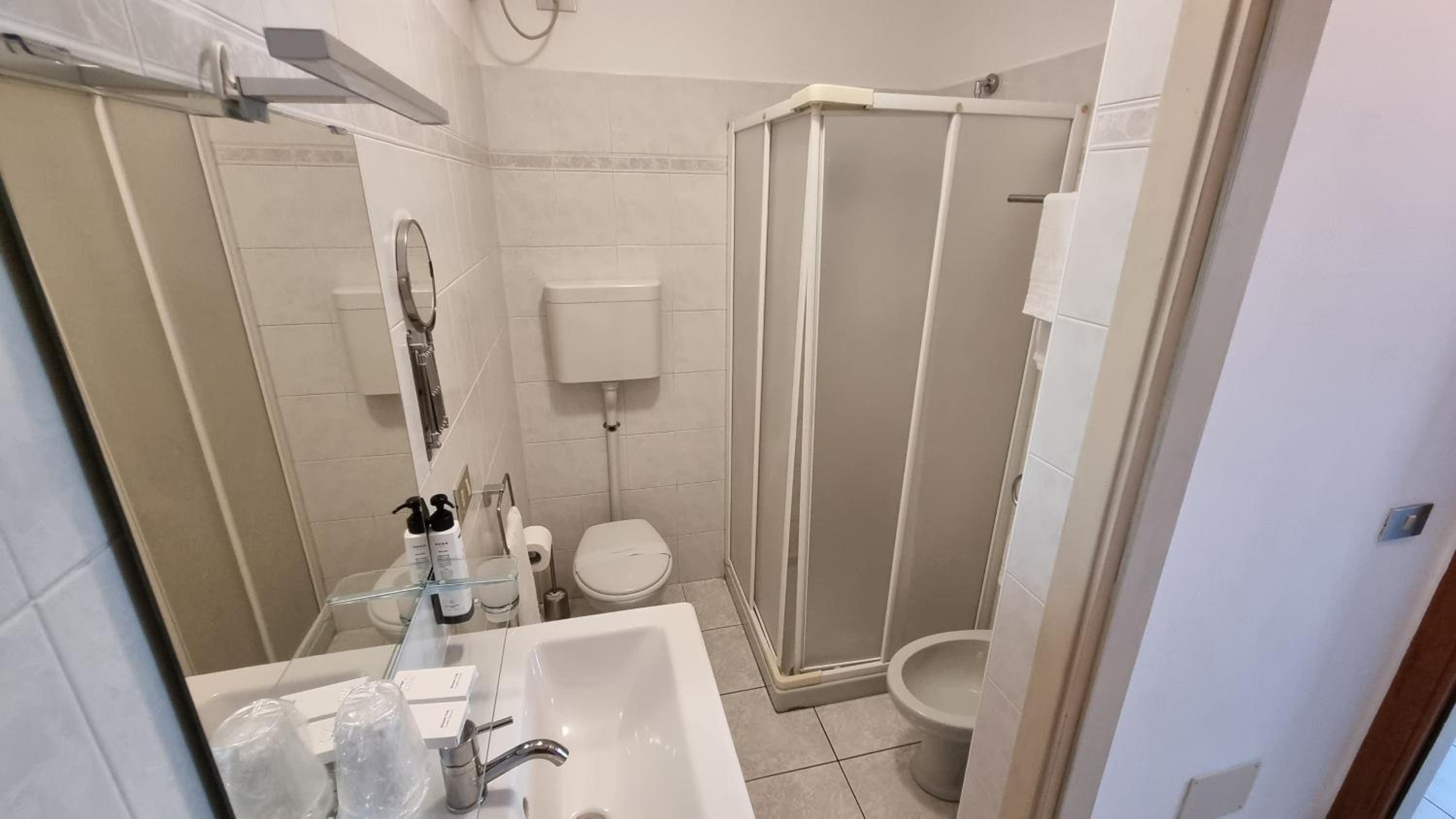 Studio Apartment with One Double Bed - Photo 4