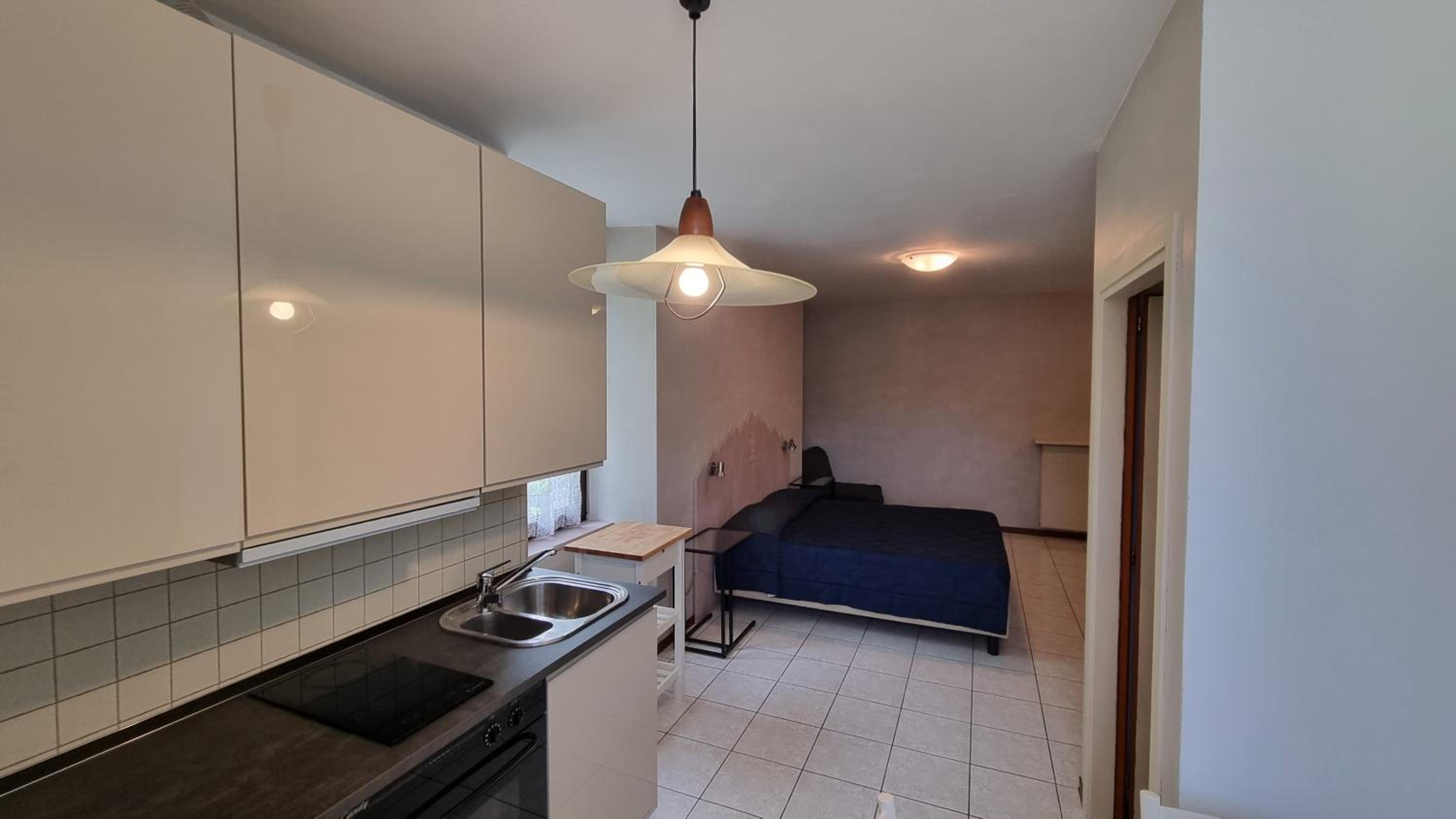 Studio Apartment with One Double Bed - Photo 1